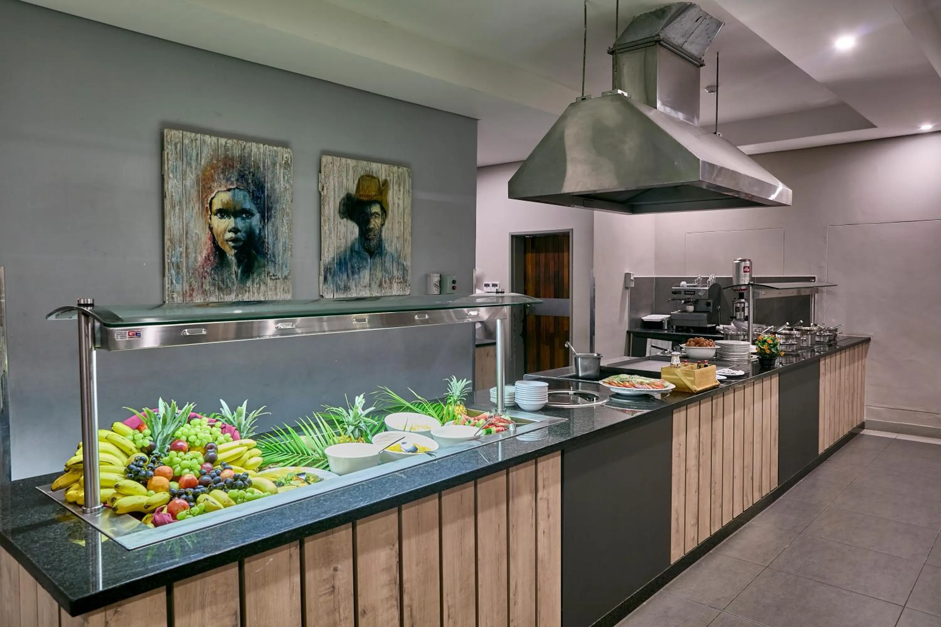 Buffet breakfast in Kalahari Arms Hotel