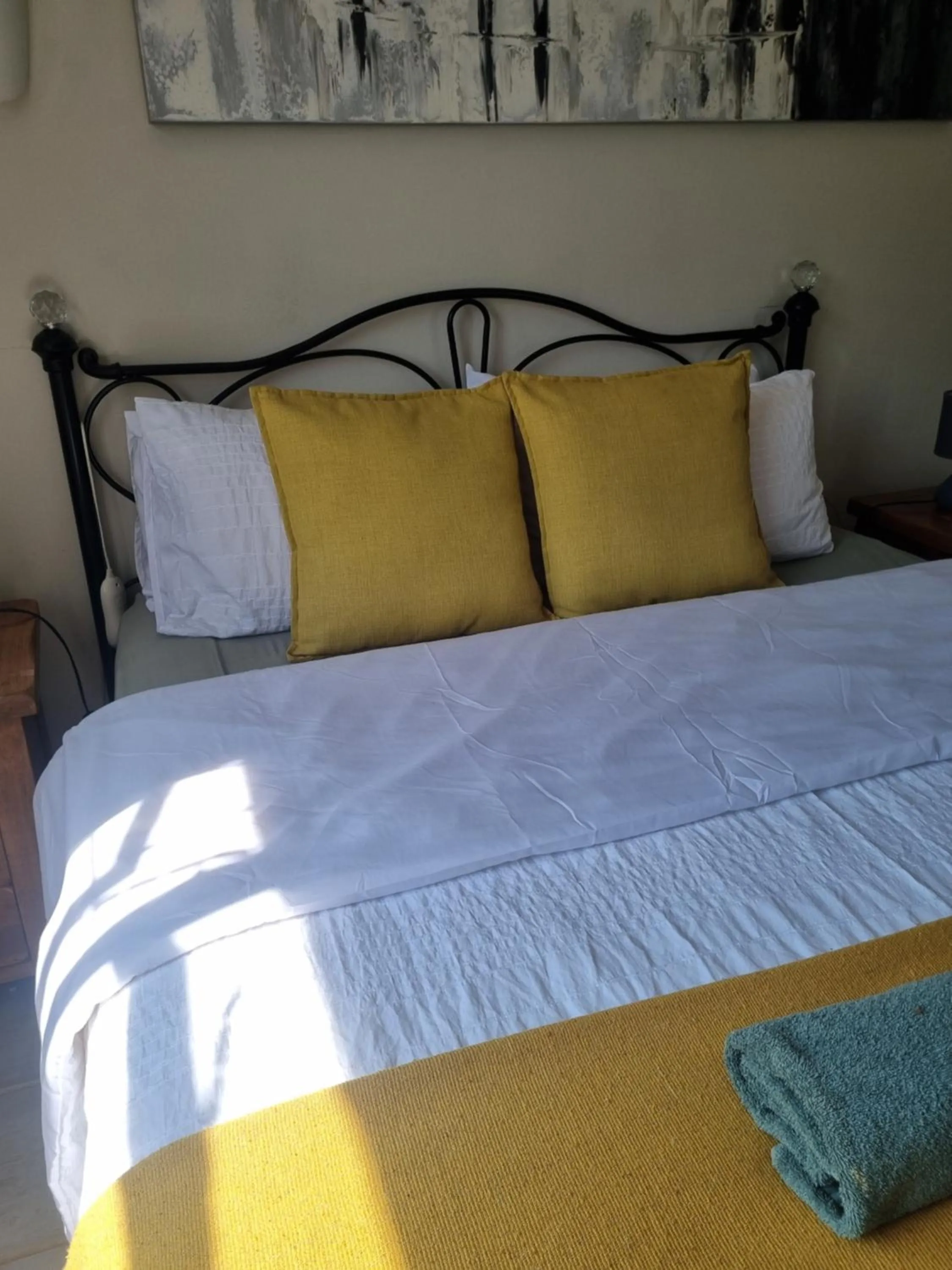 Bed in The Cottage on the Corner