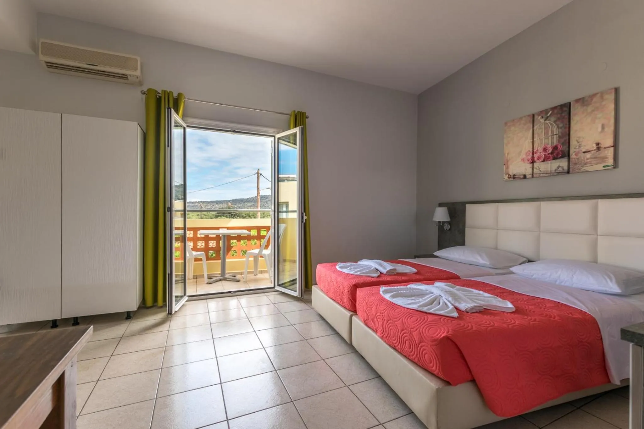 Shower, Bed in Maria Hotel Sisi