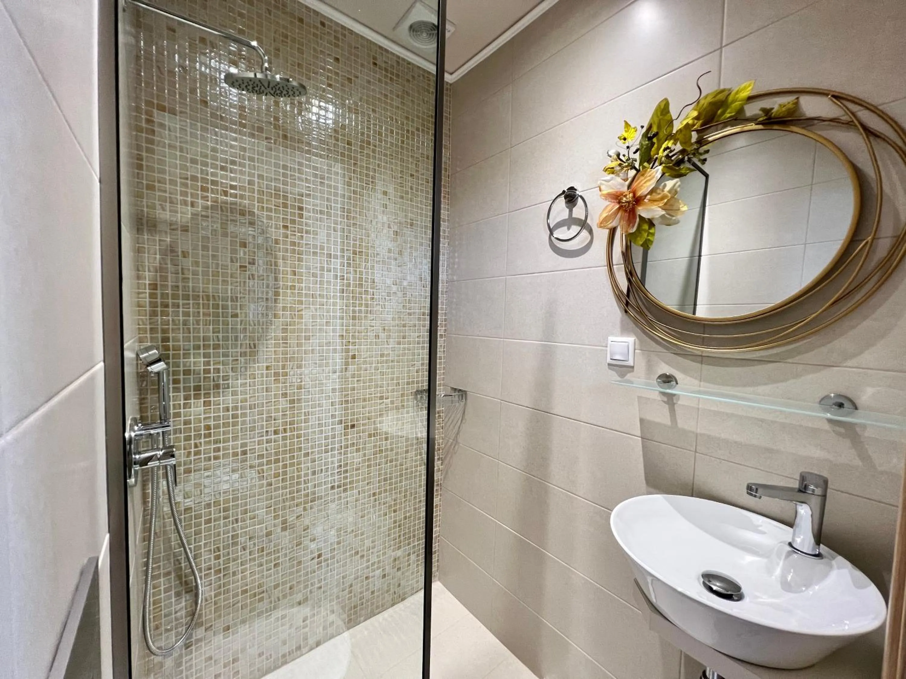 Shower in Maria Hotel Sisi