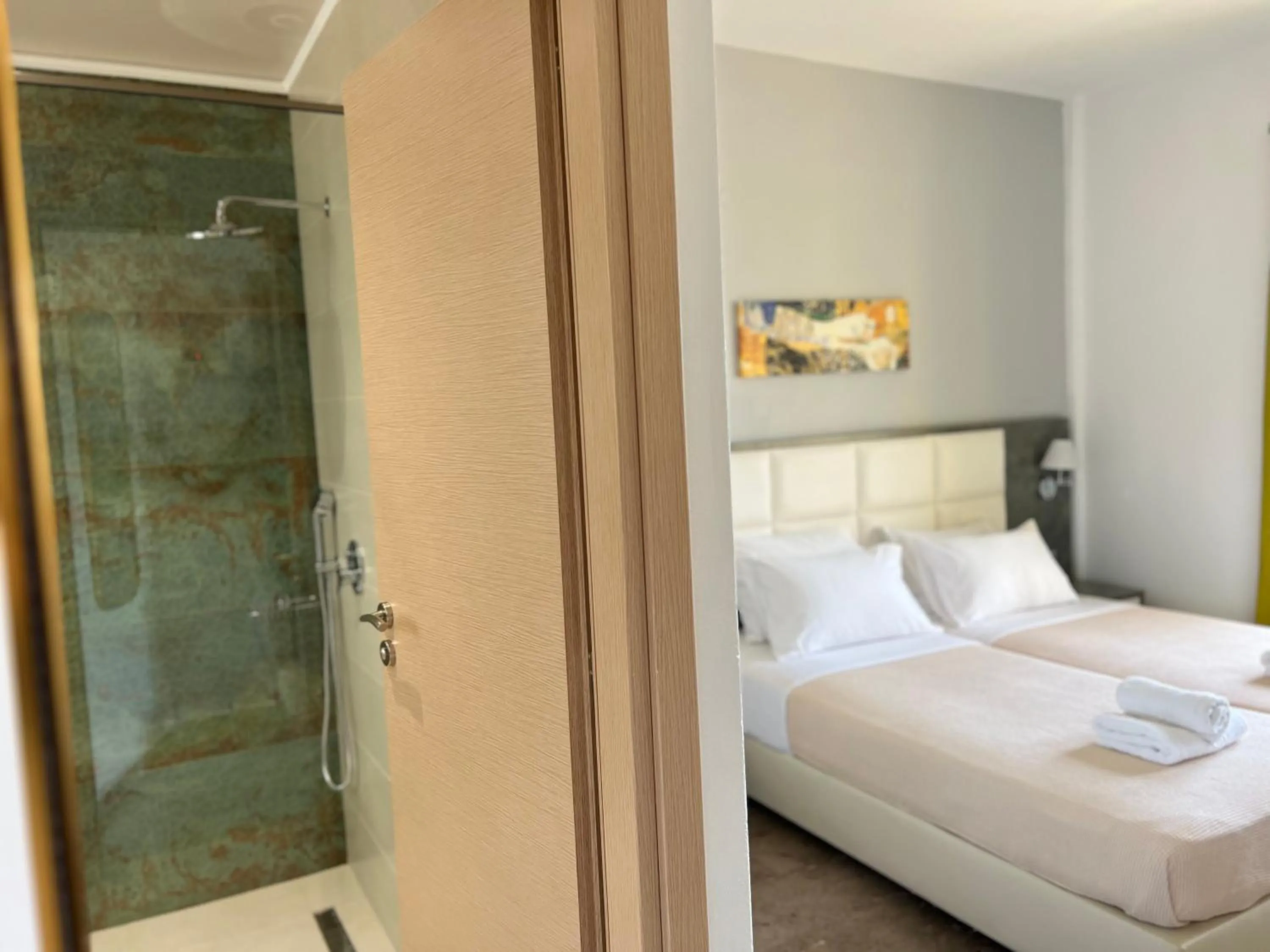 Shower, Bed in Maria Hotel Sisi