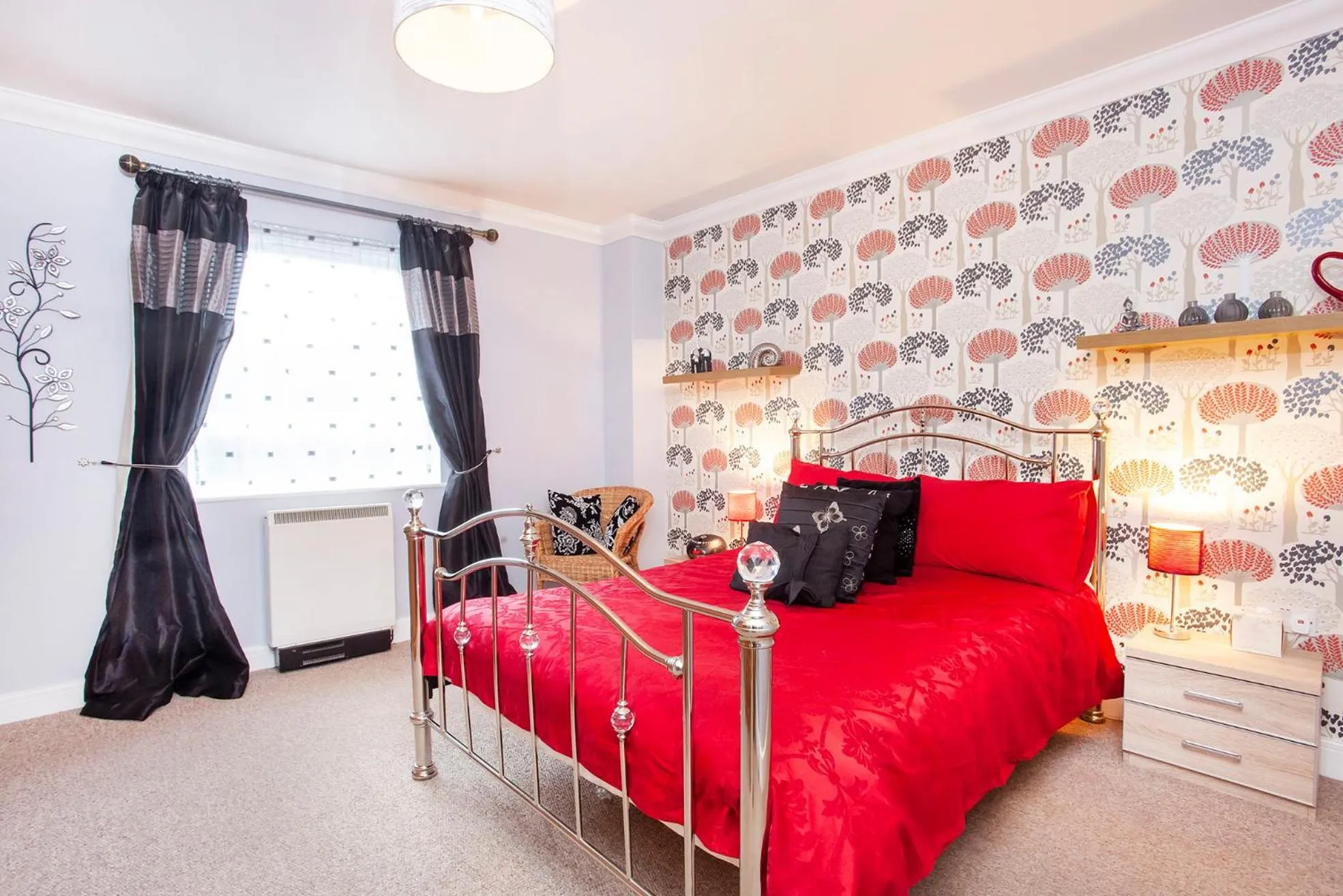 Bed in Riverbank View Three Bedroom Apartment with Free Parking