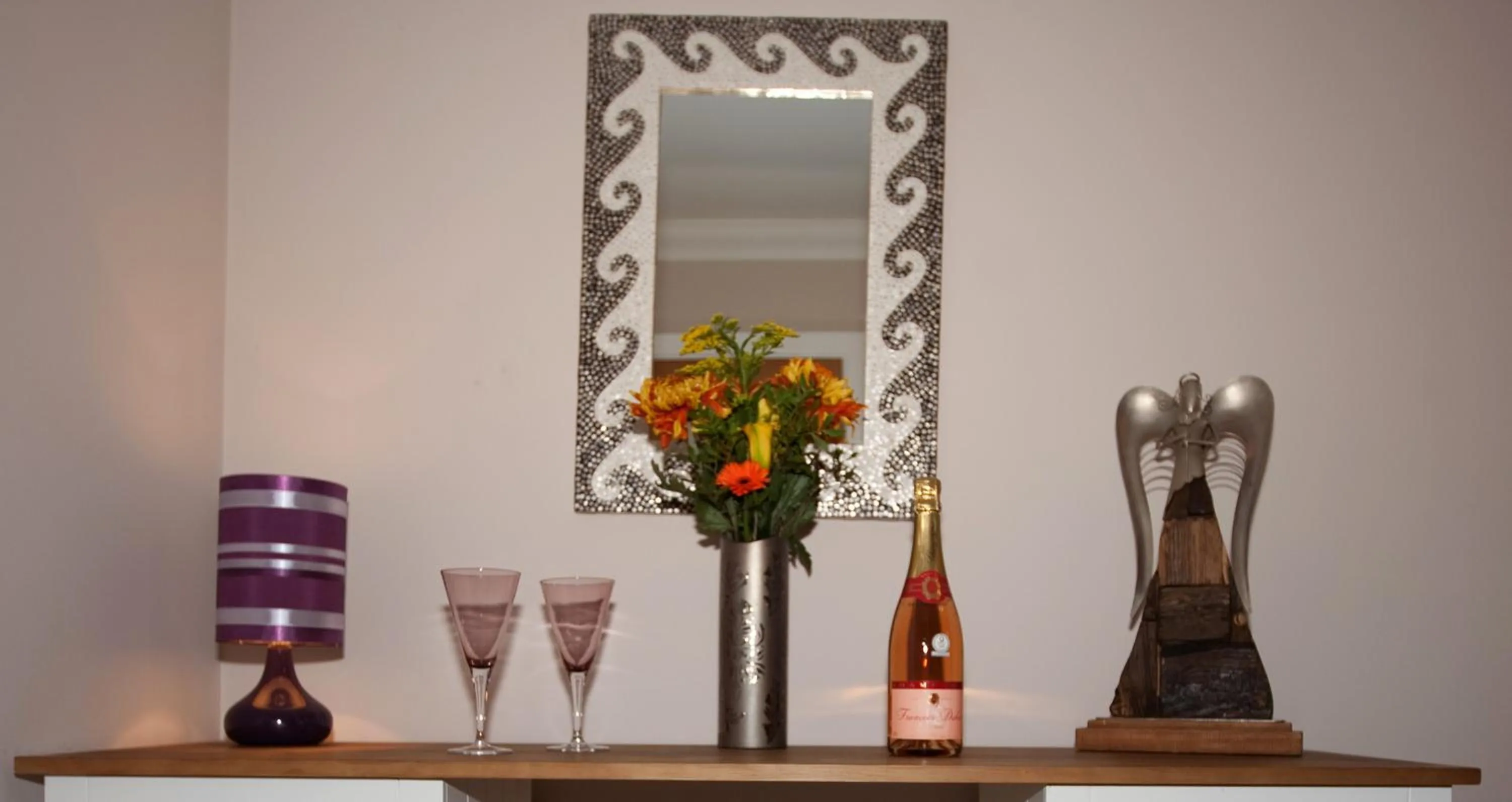 Living room in Riverbank View Three Bedroom Apartment with Free Parking