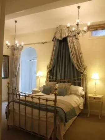 Small Double Room - Fazakerley in Castle House B and B Small Double Room - Fazakerley in Castle House B and B