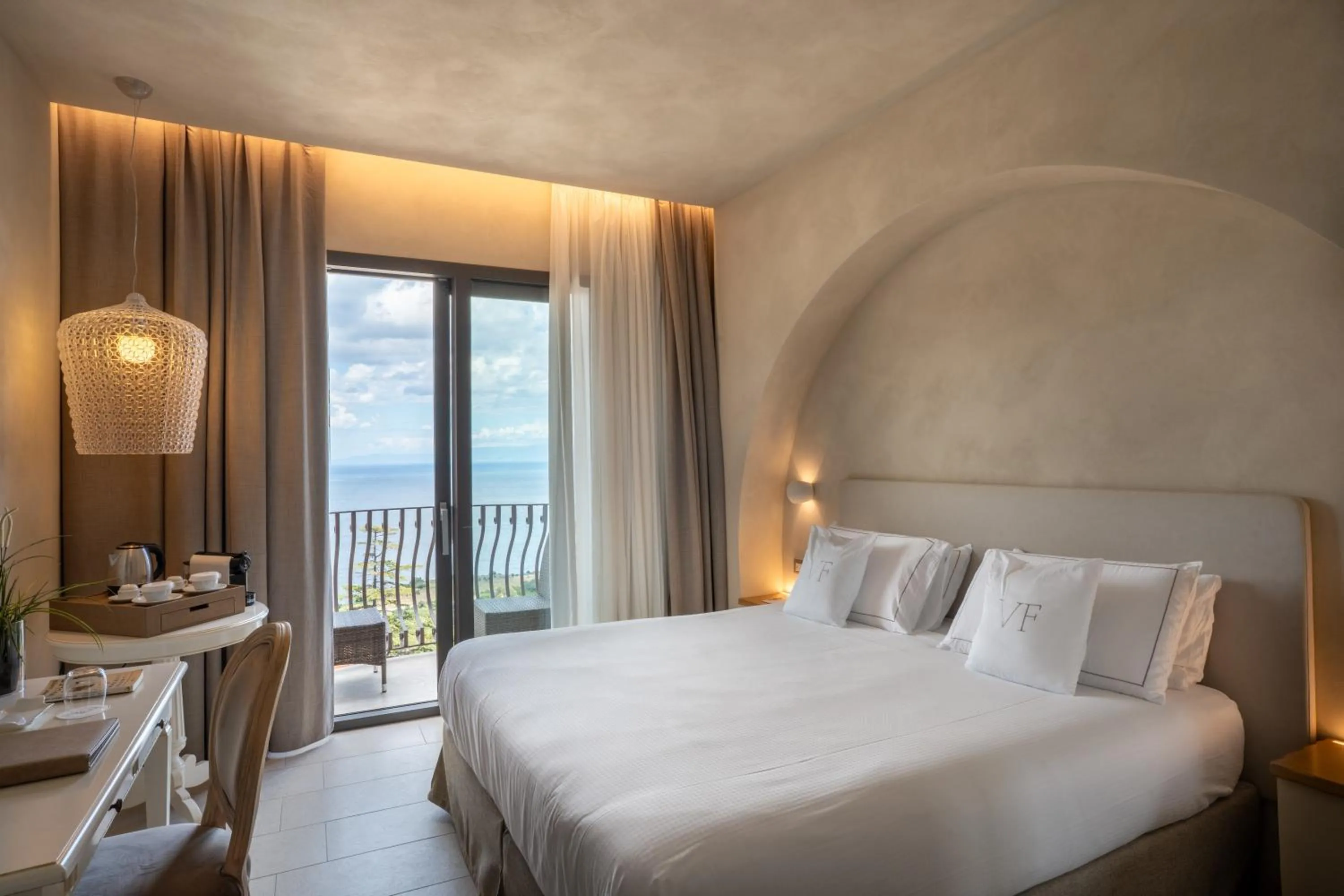 Bed in Villa Fiorita Boutique Hotel