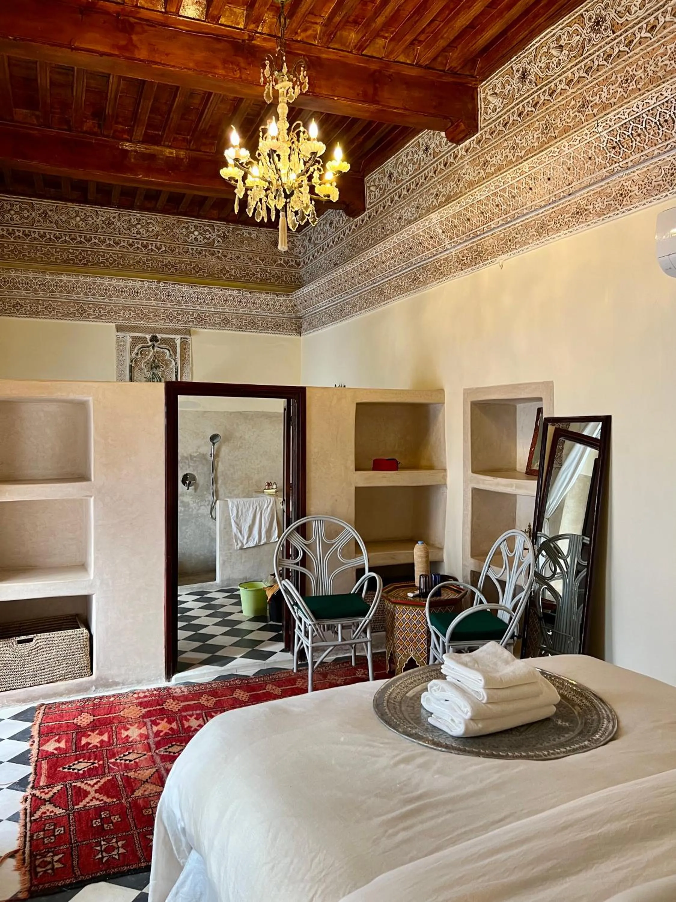 Shower, Bed in Riad Tizwa Marrakech
