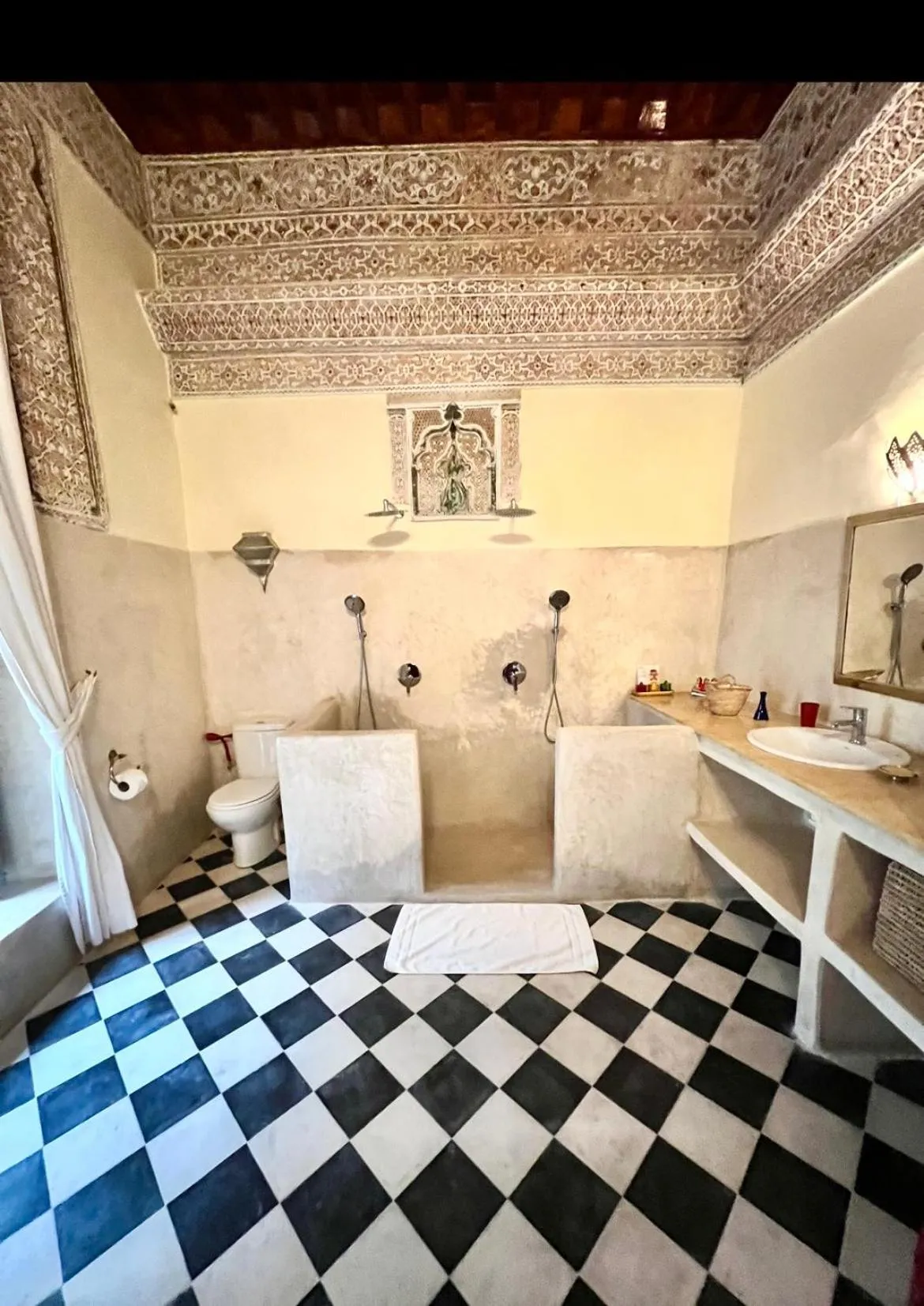 Shower in Riad Tizwa Marrakech