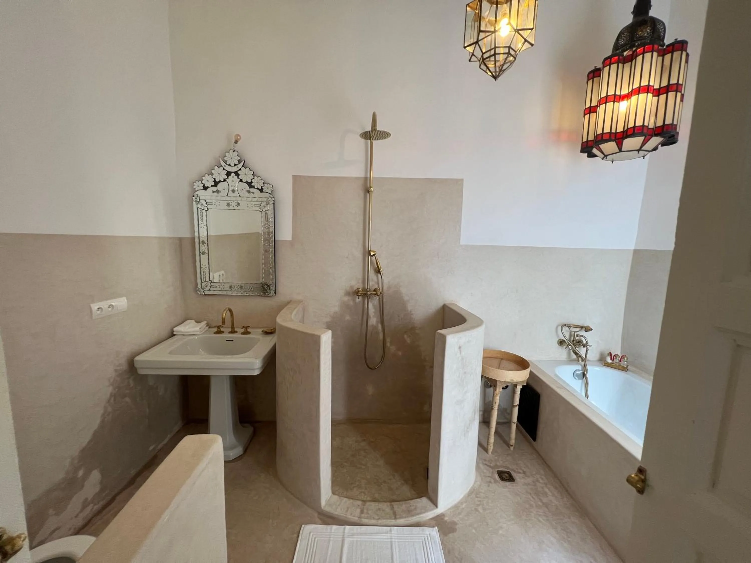 Shower in Riad Tizwa Marrakech