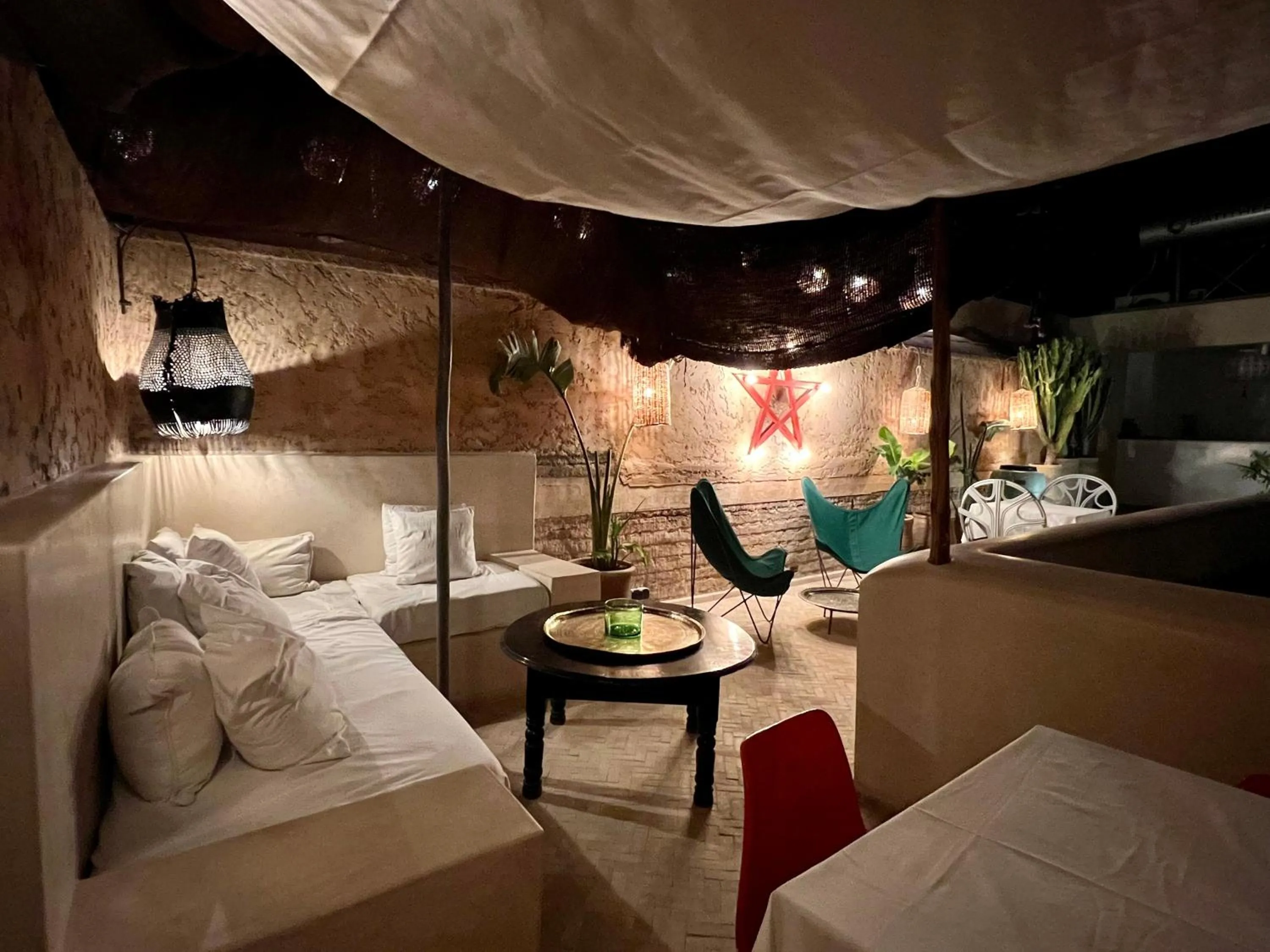 Seating area, Bed in Riad Tizwa Marrakech