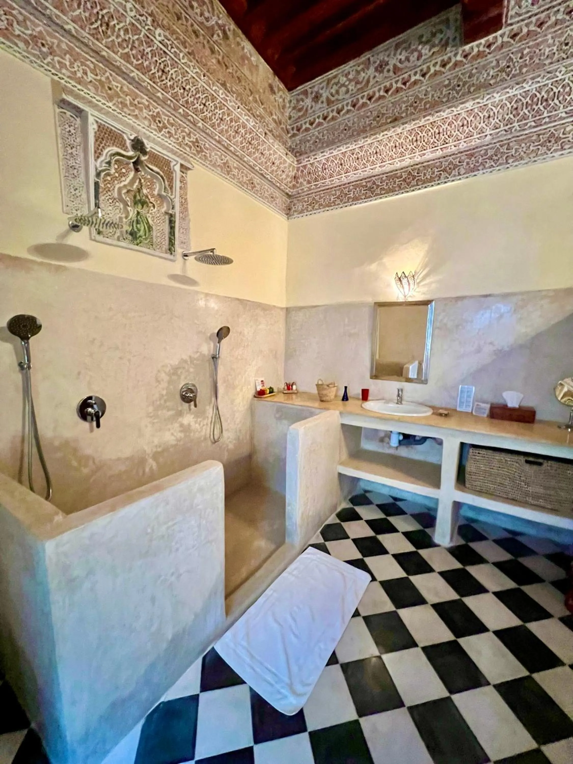 Shower in Riad Tizwa Marrakech