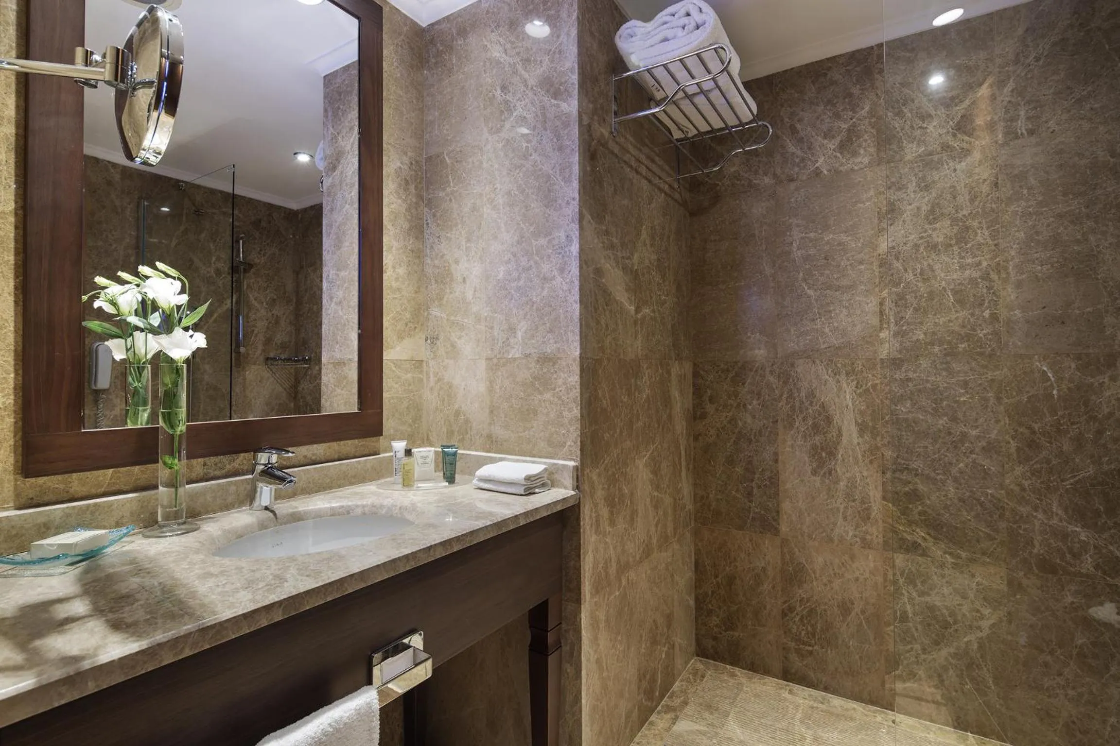 Shower in Wyndham Grand Kayseri
