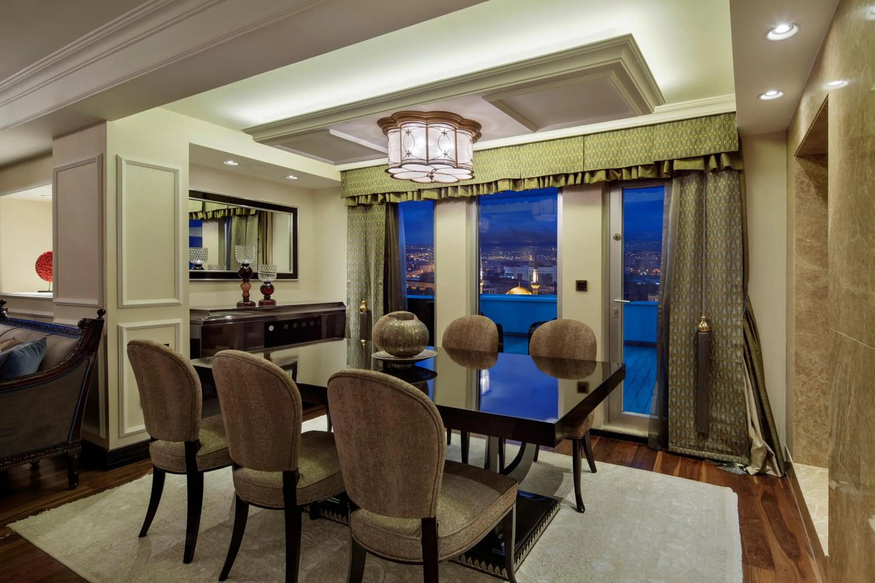 Restaurant/places to eat in Wyndham Grand Kayseri