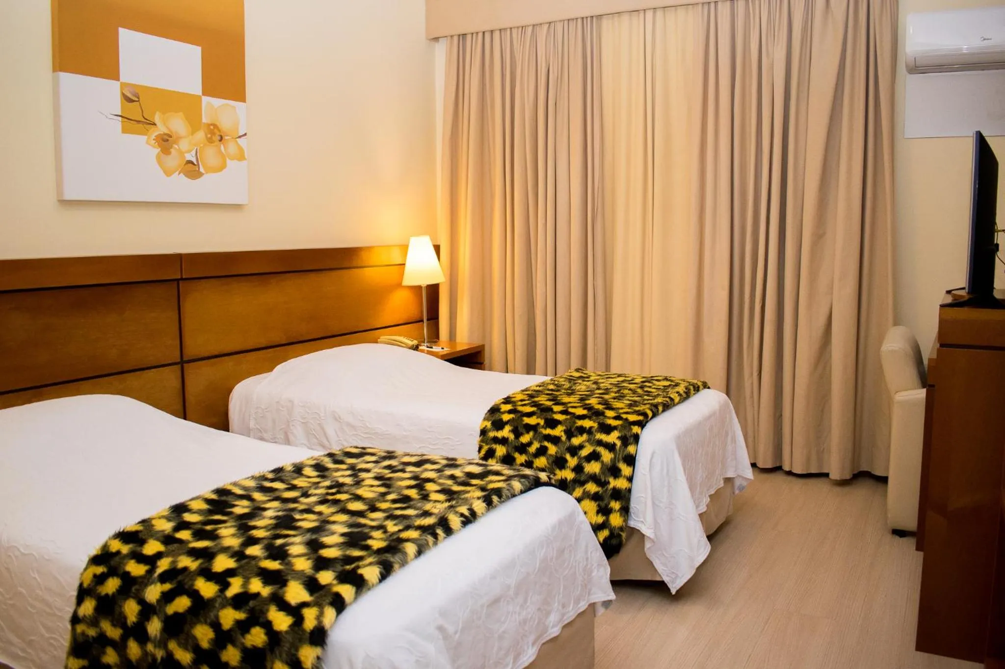 Bed in Hotel Jacques Georges Business