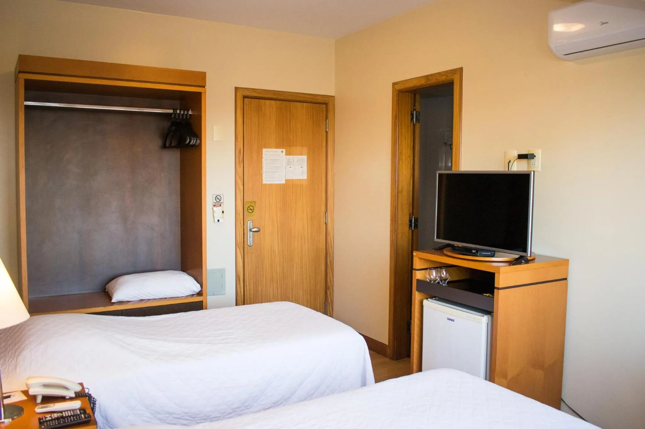 Bed in Hotel Jacques Georges Business