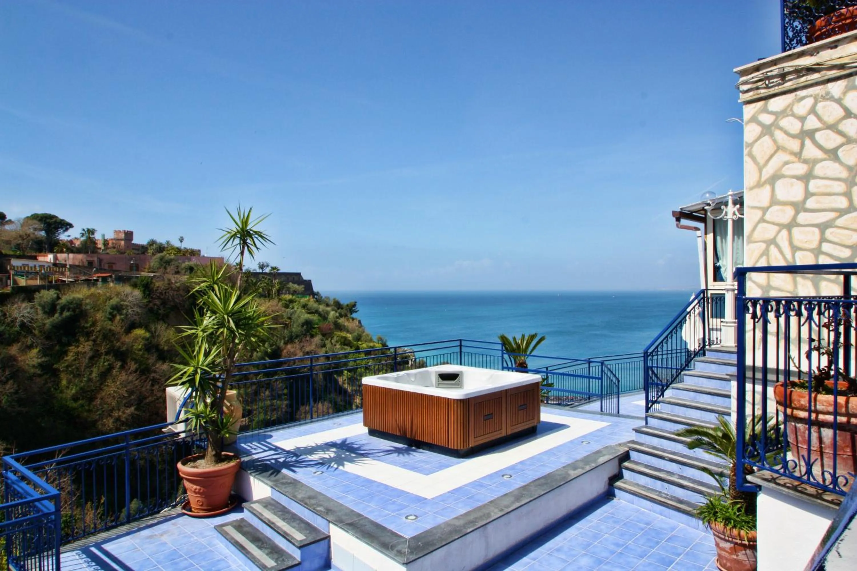 Hot Tub in Hotel Oriente