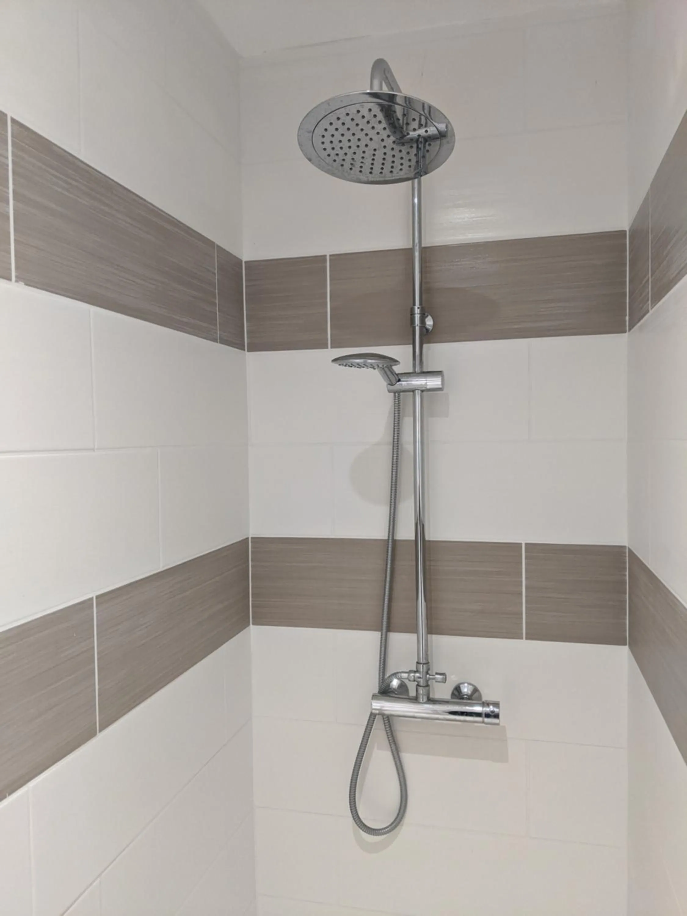 Shower in Domaine de Fleurie