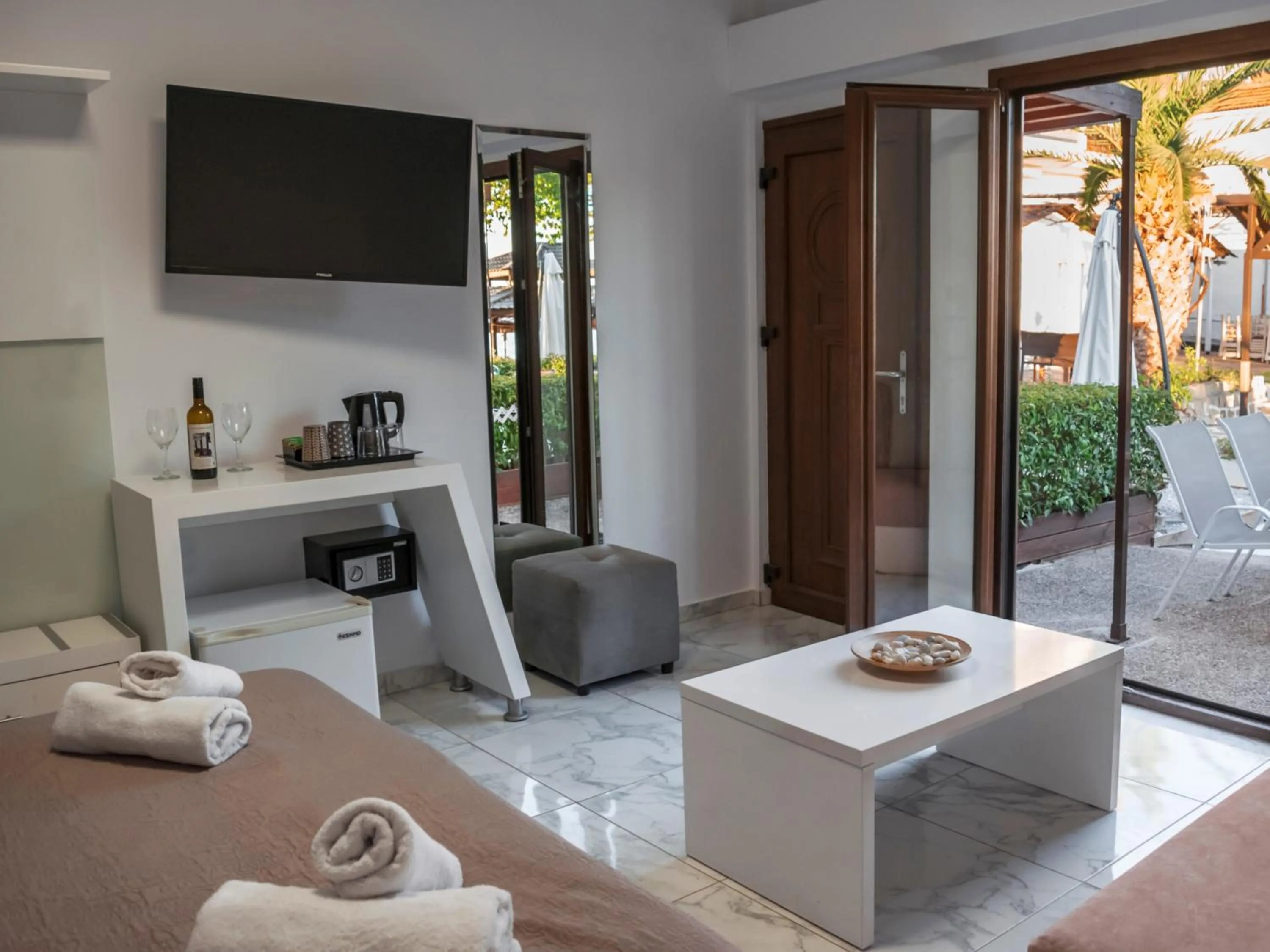 Bed in Beach Hotel Kapahi