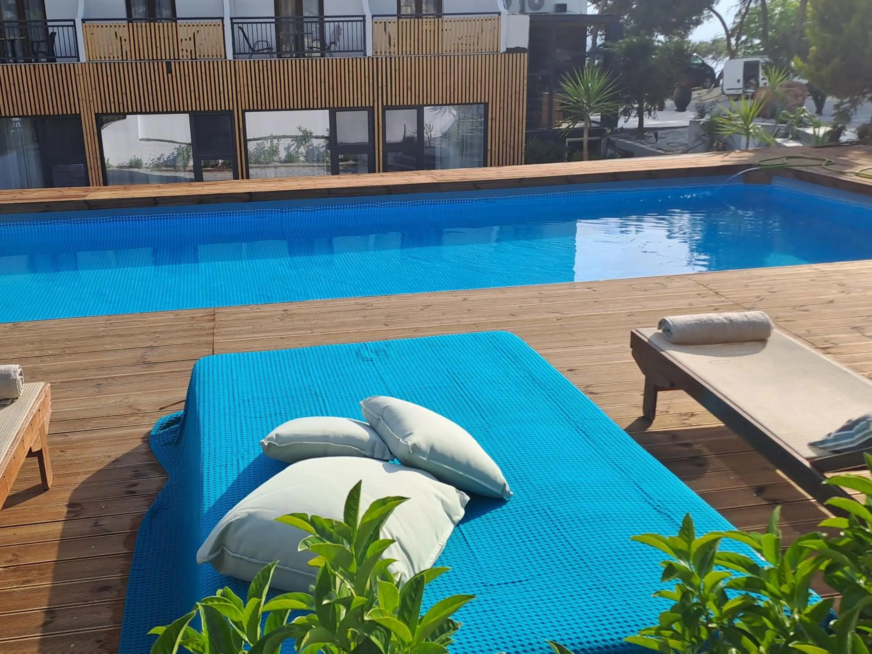 Swimming pool in Beach Hotel Kapahi