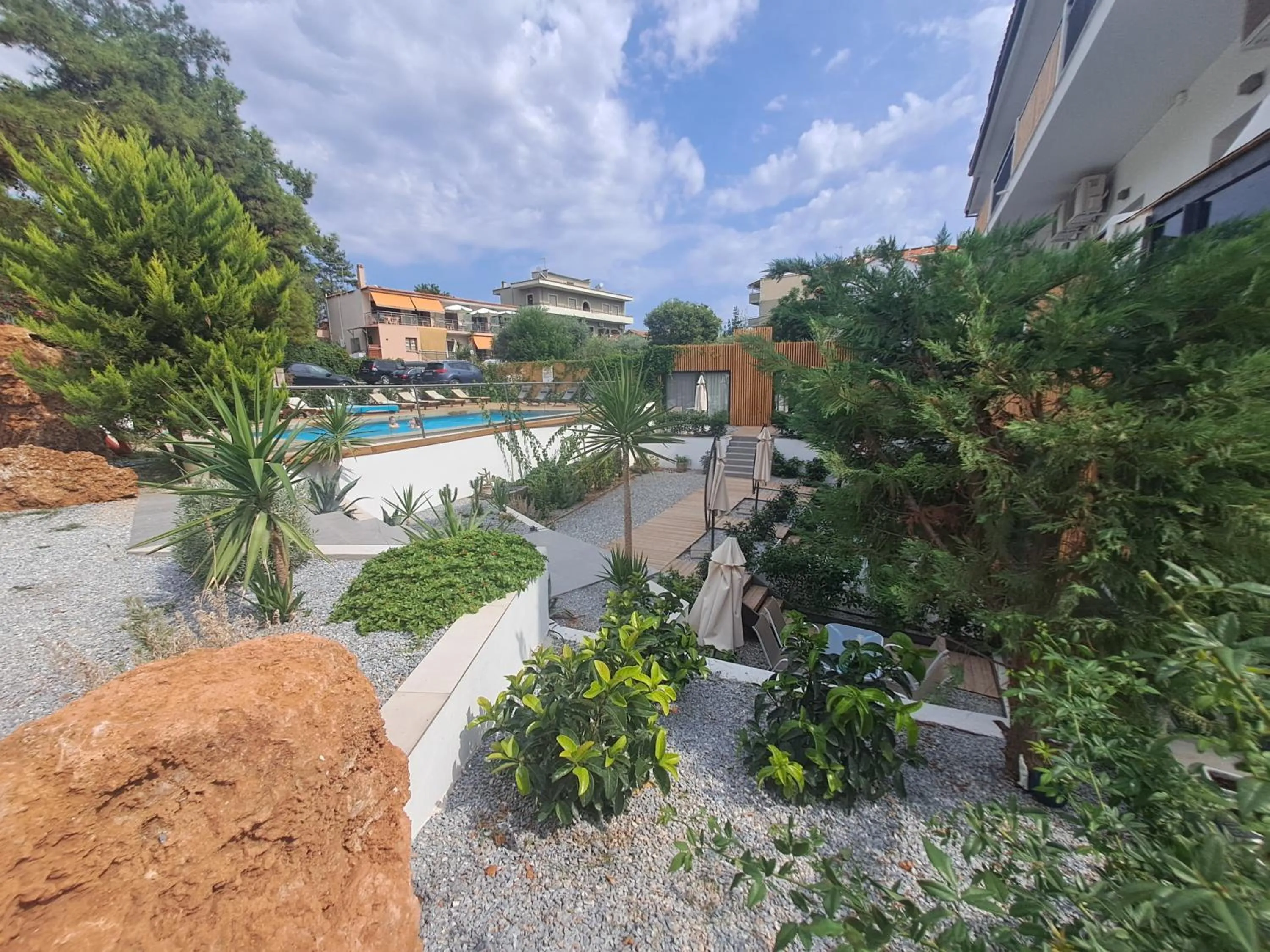 Garden view in Beach Hotel Kapahi