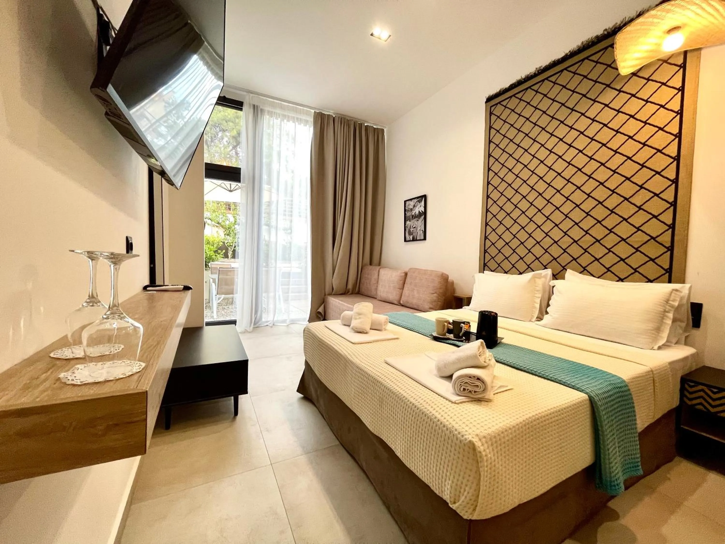 Bed in Beach Hotel Kapahi