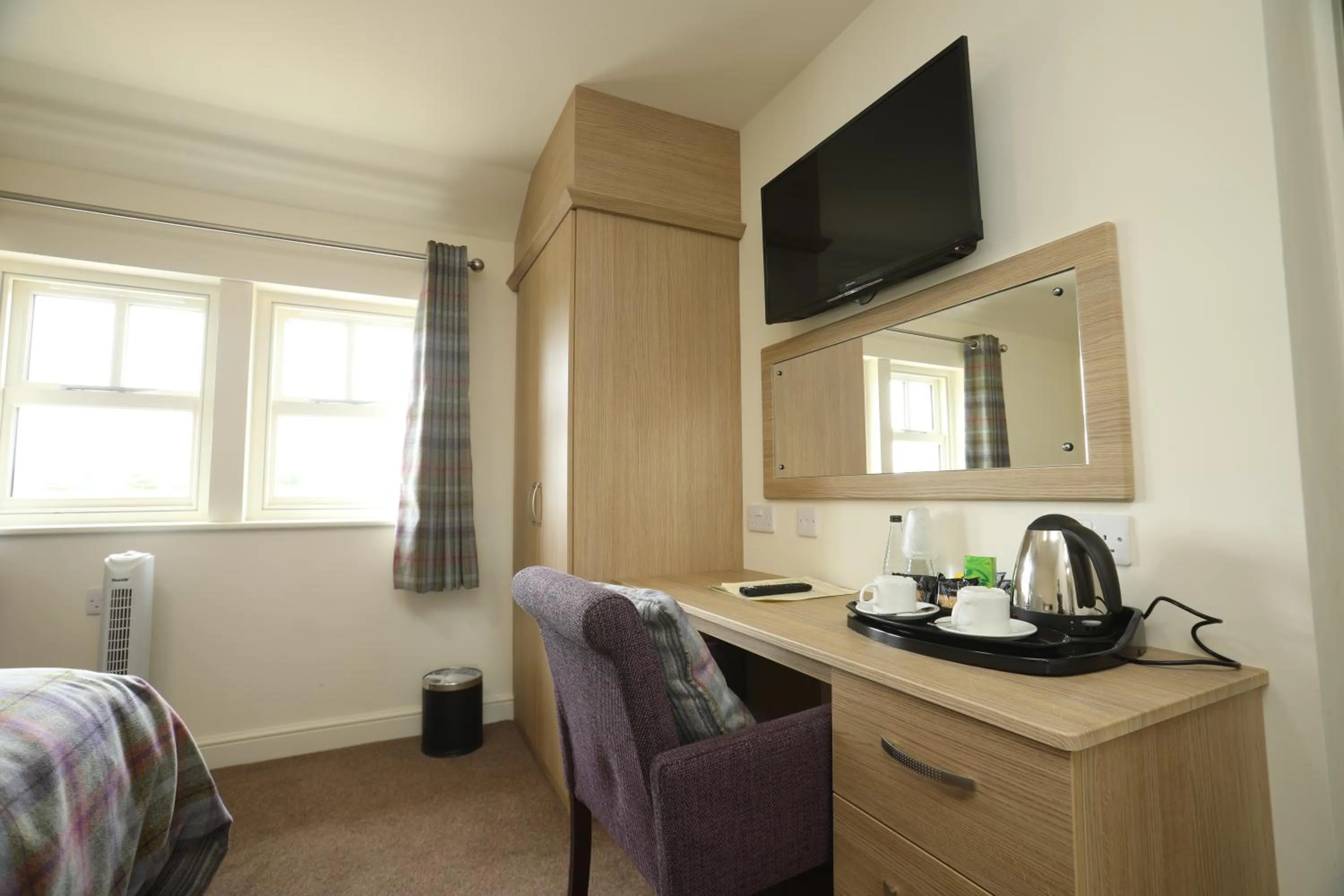 Coffee/tea facilities, Bed in The Craven Heifer Inn