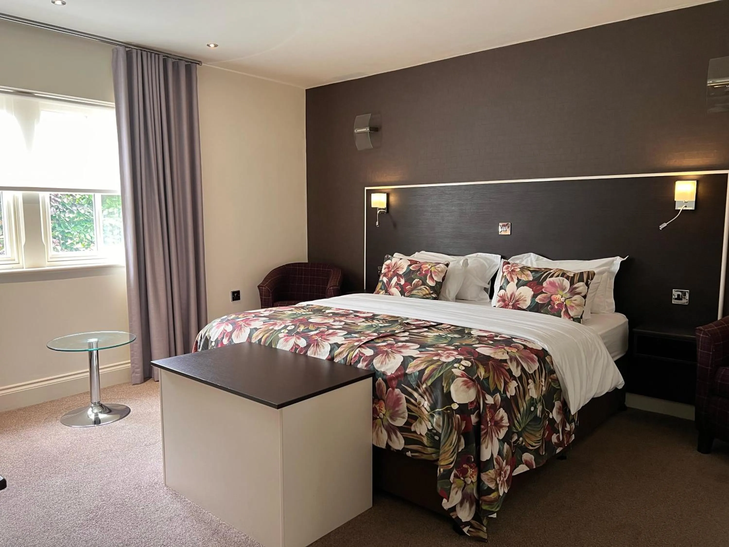 Bedroom, Bed in The Craven Heifer Inn