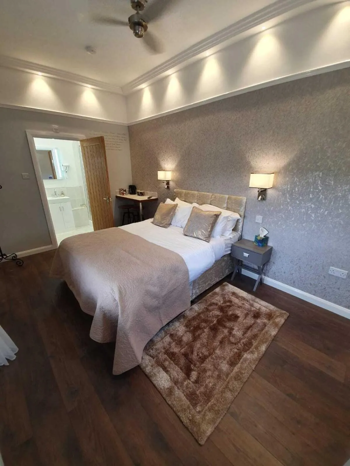 Bedroom, Bed in Old Thatch Bambers Green