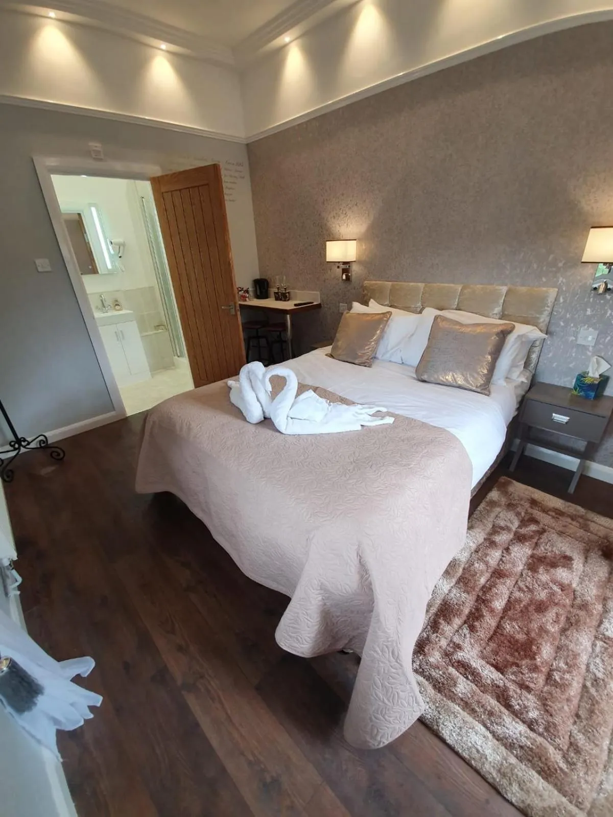 Bedroom, Bed in Old Thatch Bambers Green