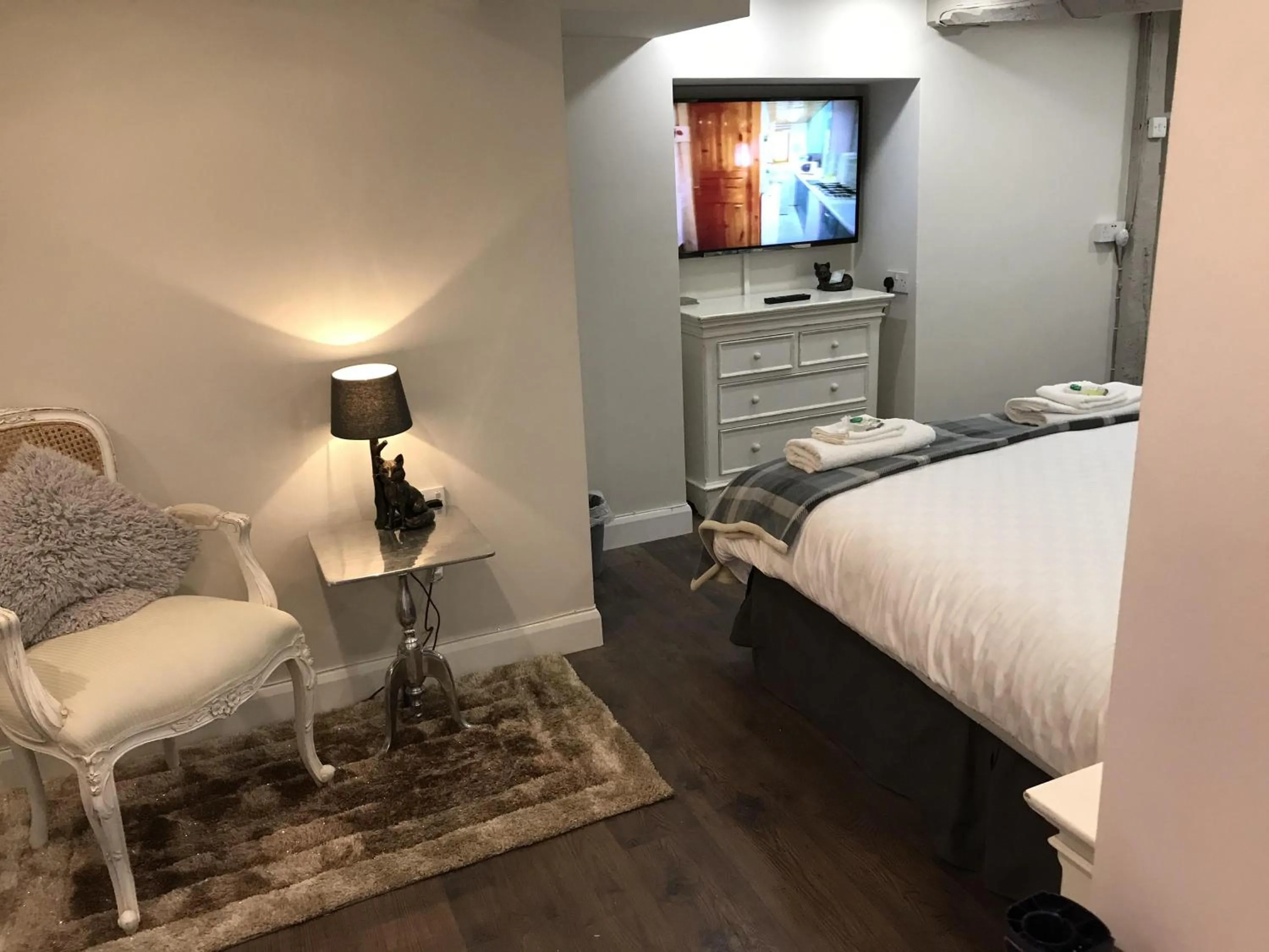 Bedroom, Bed in Old Thatch Bambers Green