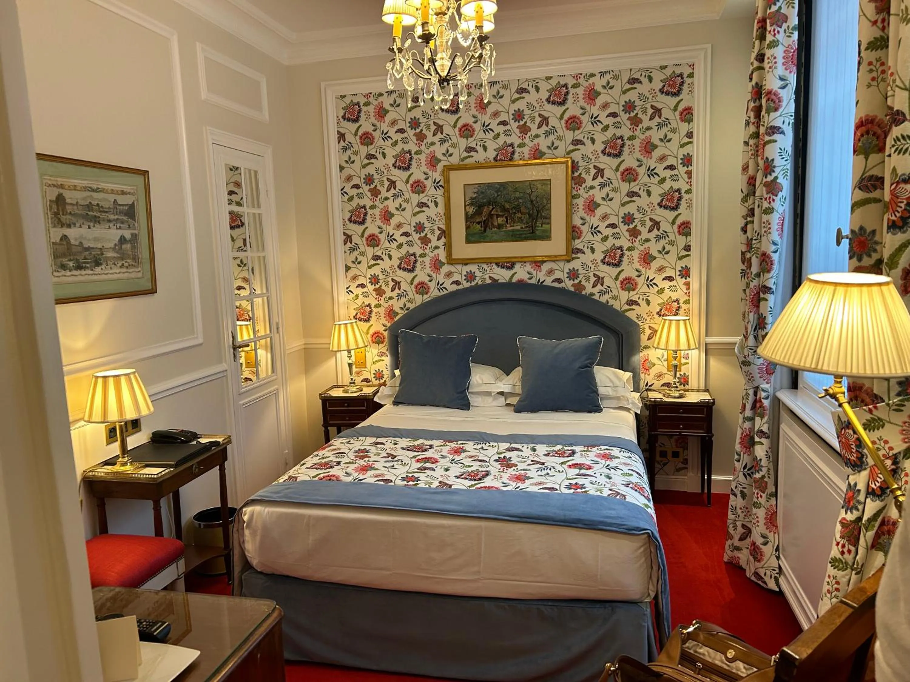 Bed in Hôtel Duc De St-Simon