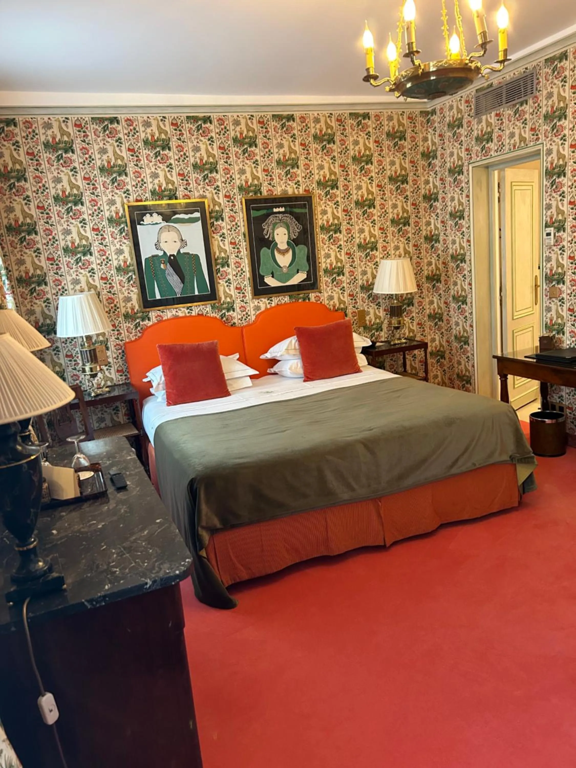 Bed in Hôtel Duc De St-Simon