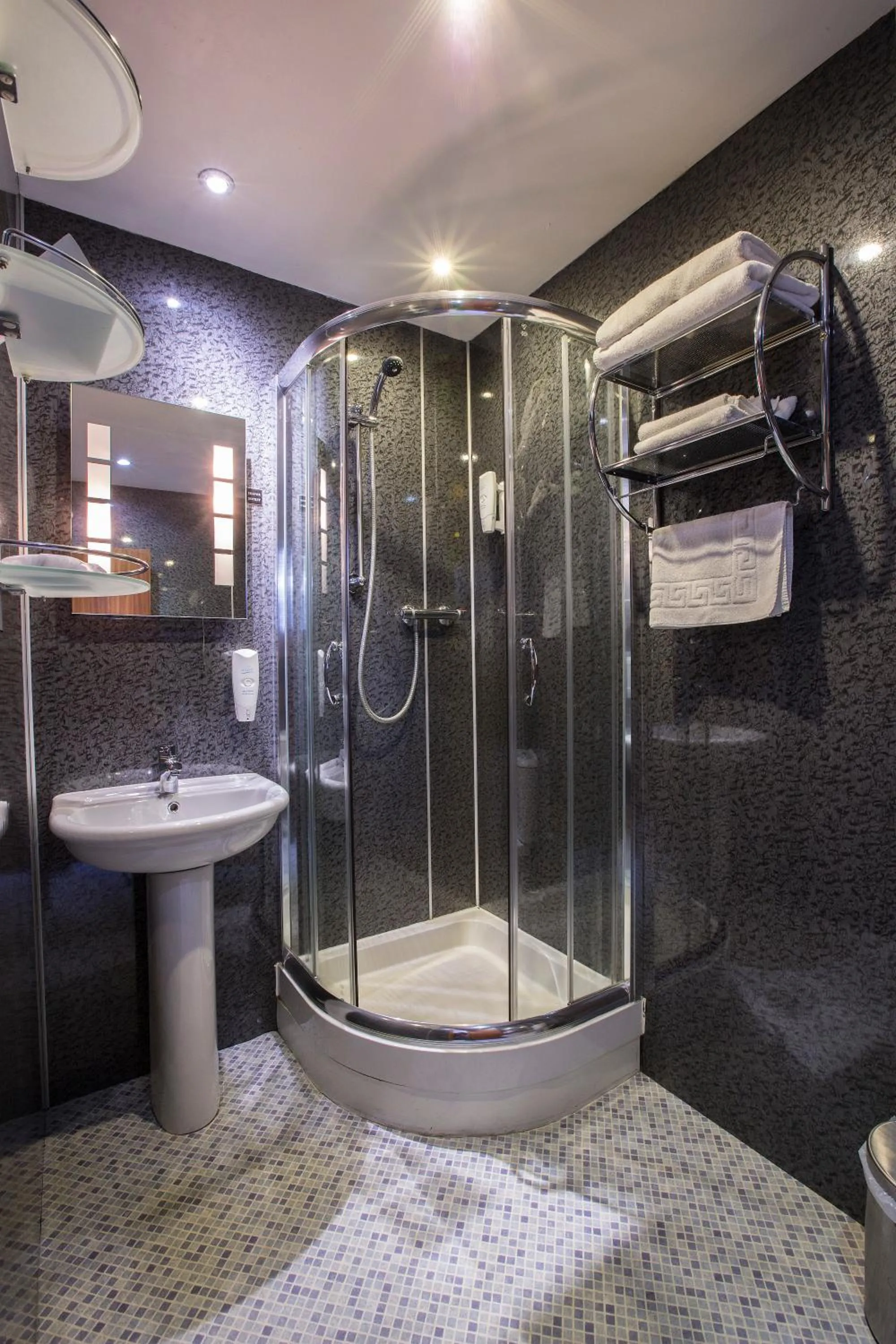 Bathroom in Redcliffe Hotel