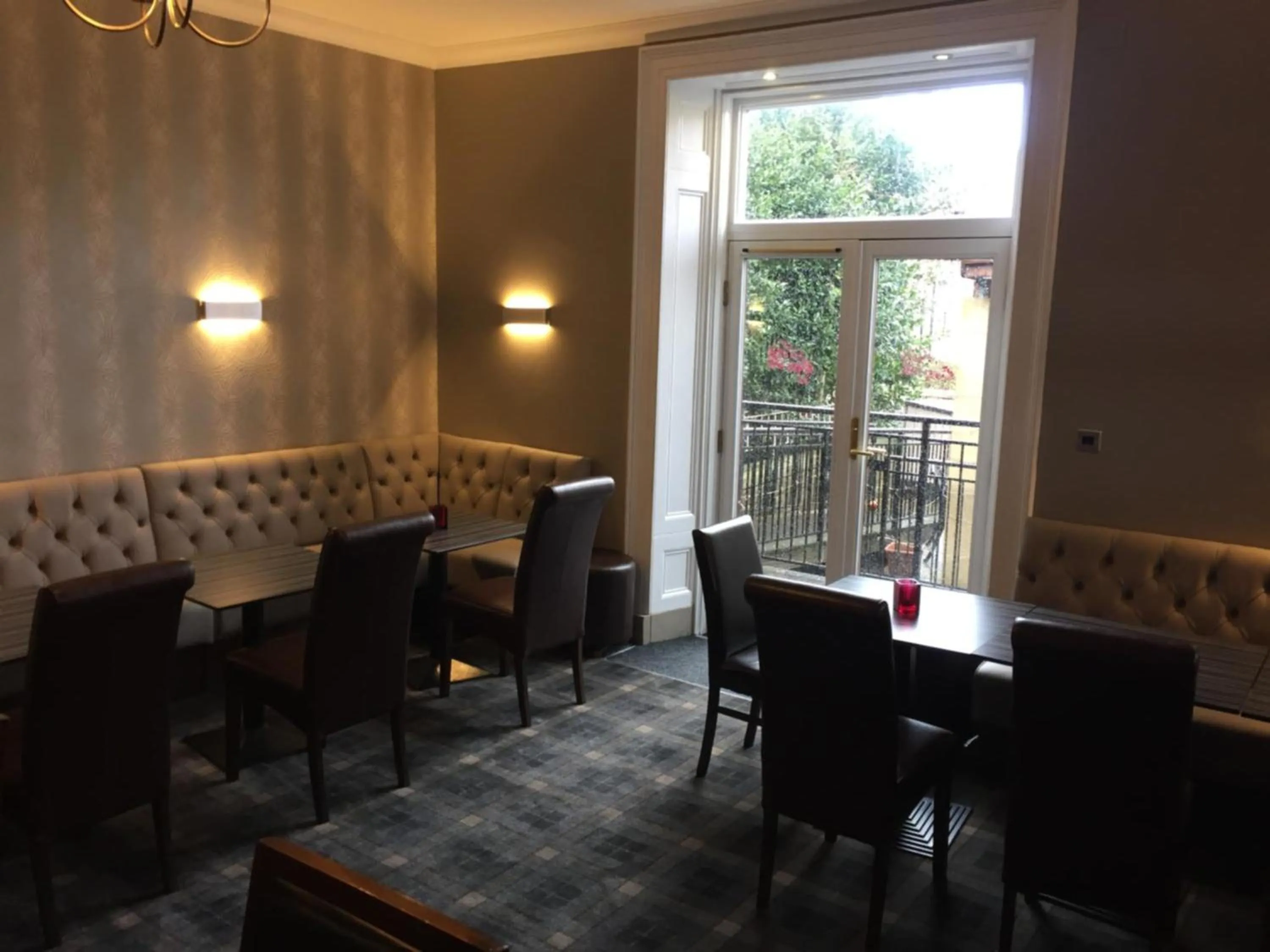 Restaurant/places to eat in Redcliffe Hotel