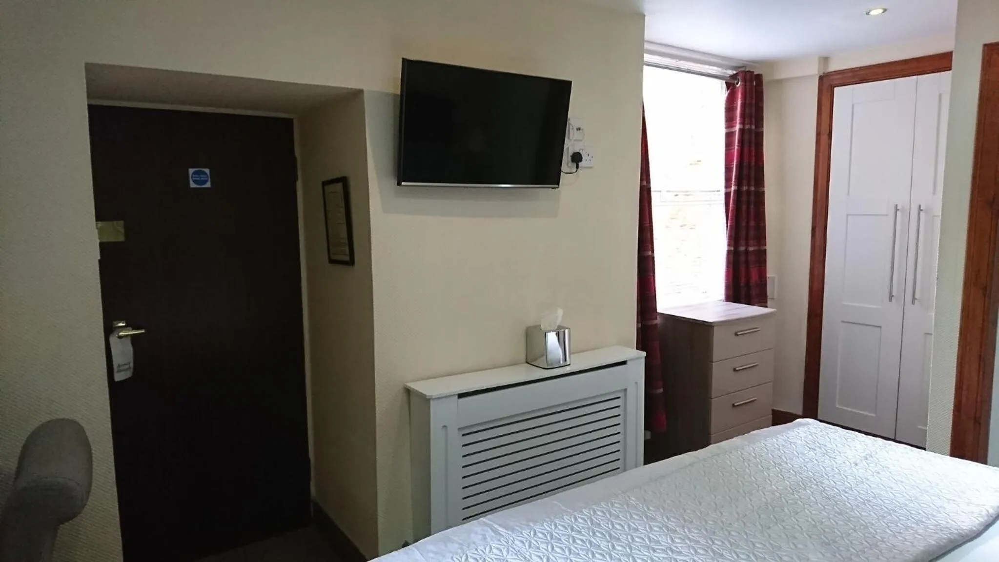 Bedroom, Bed in Redcliffe Hotel