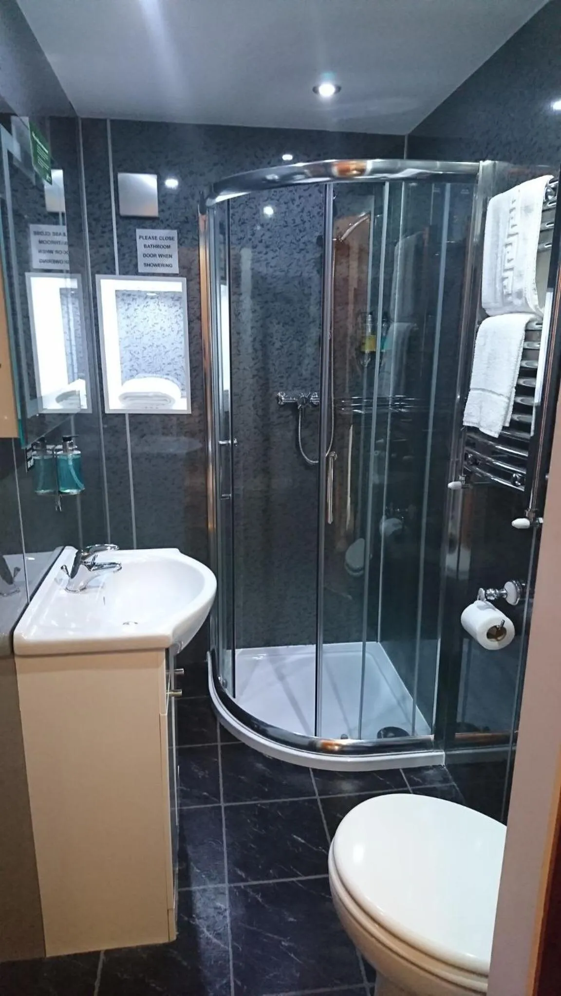 Bathroom in Redcliffe Hotel