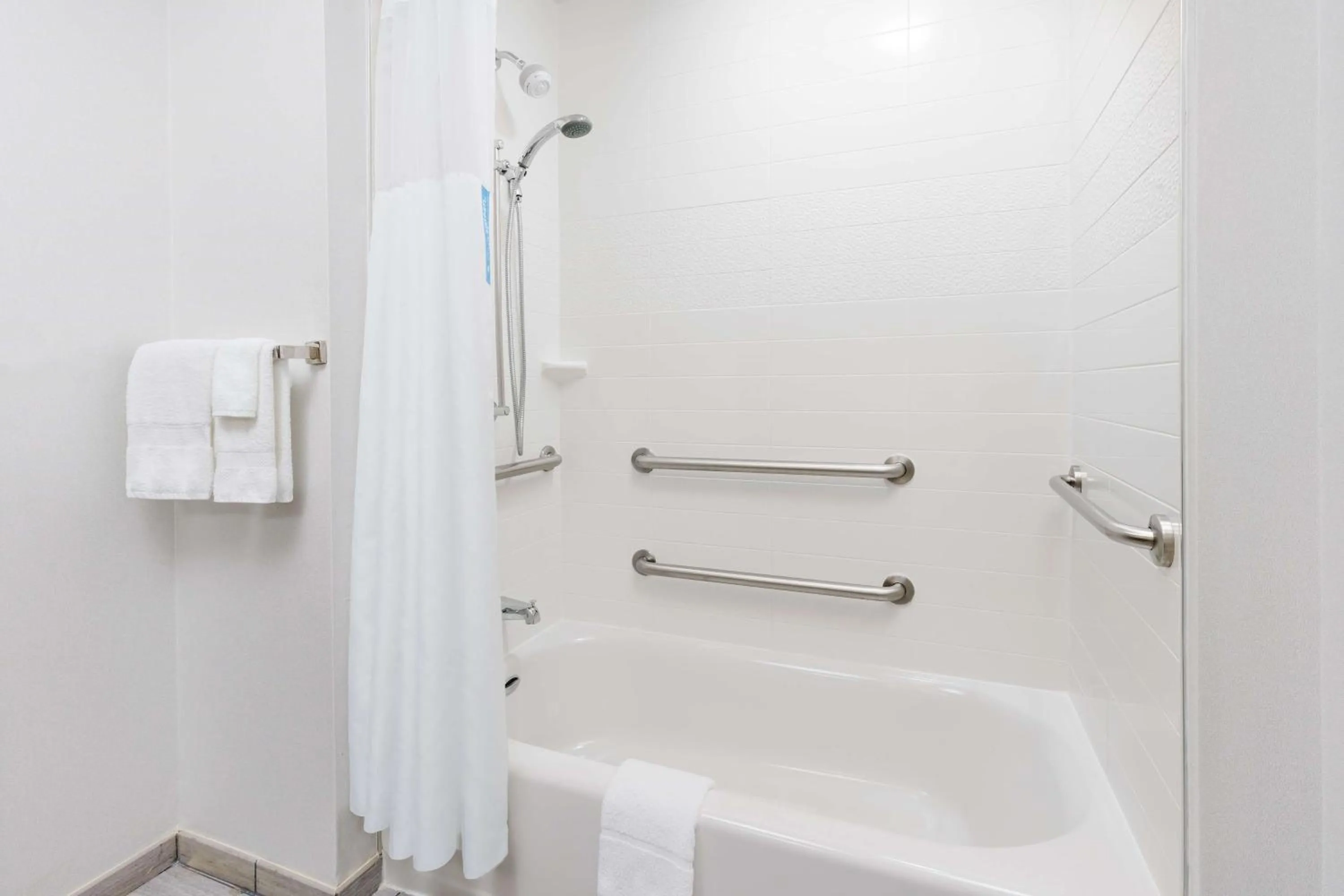 Bathroom in Hampton Inn Washington DC White House