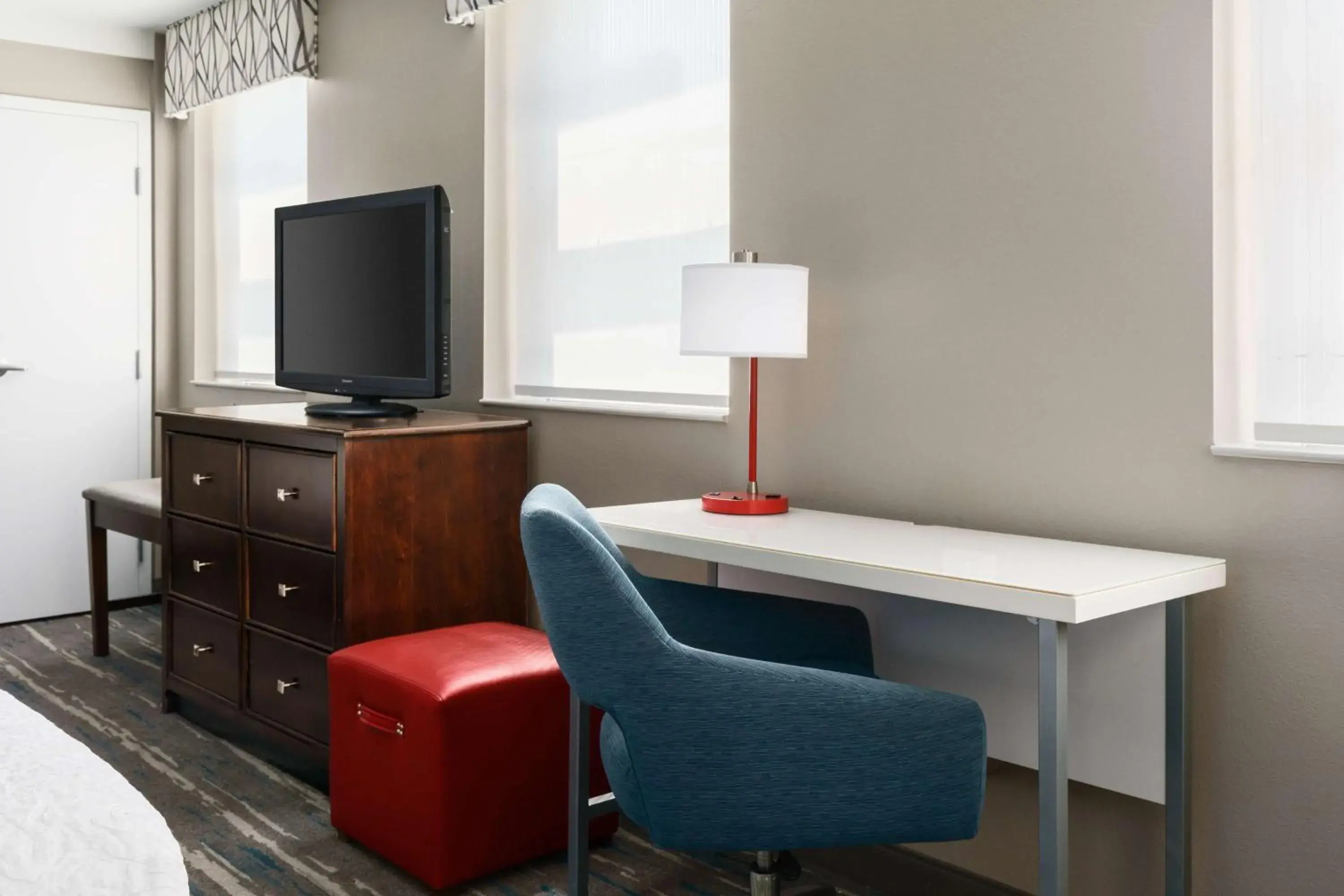 Queen Room with Two Queen Beds - Hearing Access/Non-Smoking in Hampton Inn Washington DC White House Queen Room with Two Queen Beds - Hearing Access/Non-Smoking in Hampton Inn Washington DC White House