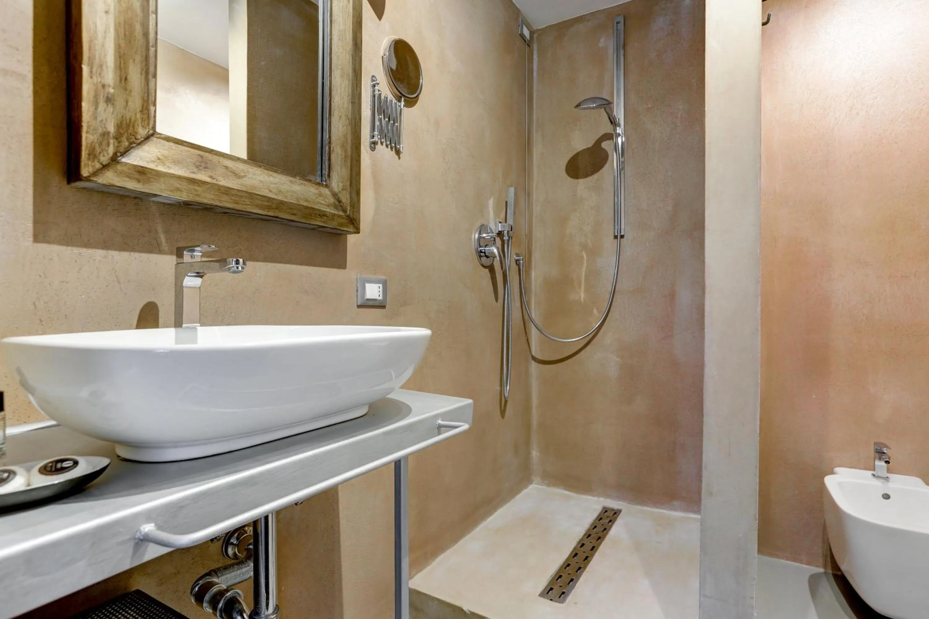 Bathroom in CAPO D'AFRICA 30 - COLOSSEO