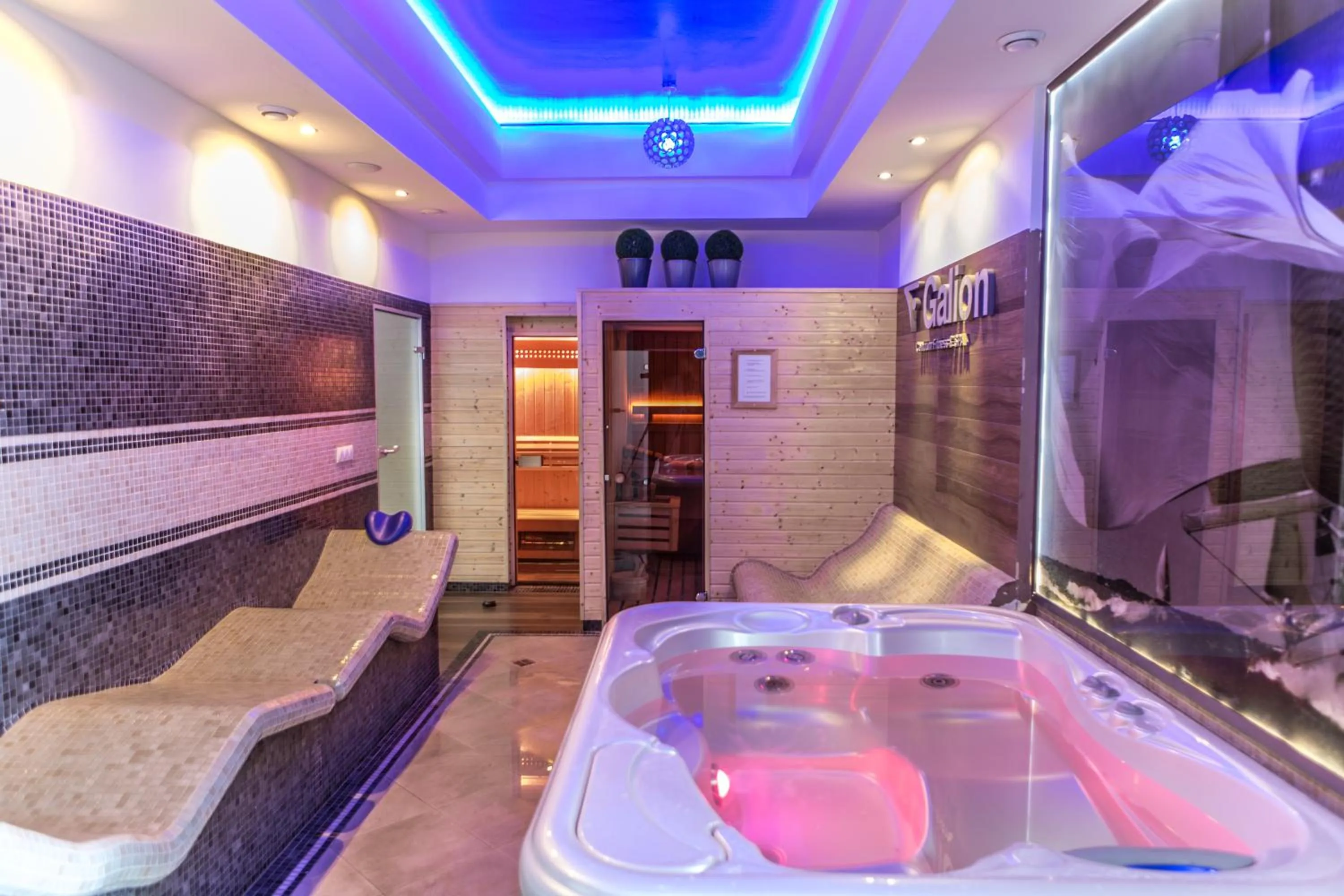 Hot Tub in Domki Letniskowe AZS Galion