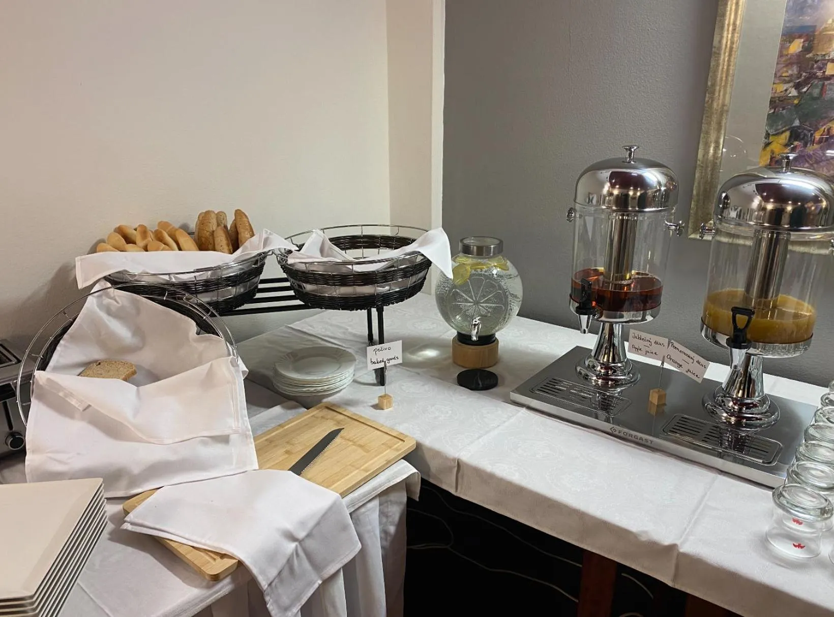 Restaurant/places to eat in Hotel Trinity