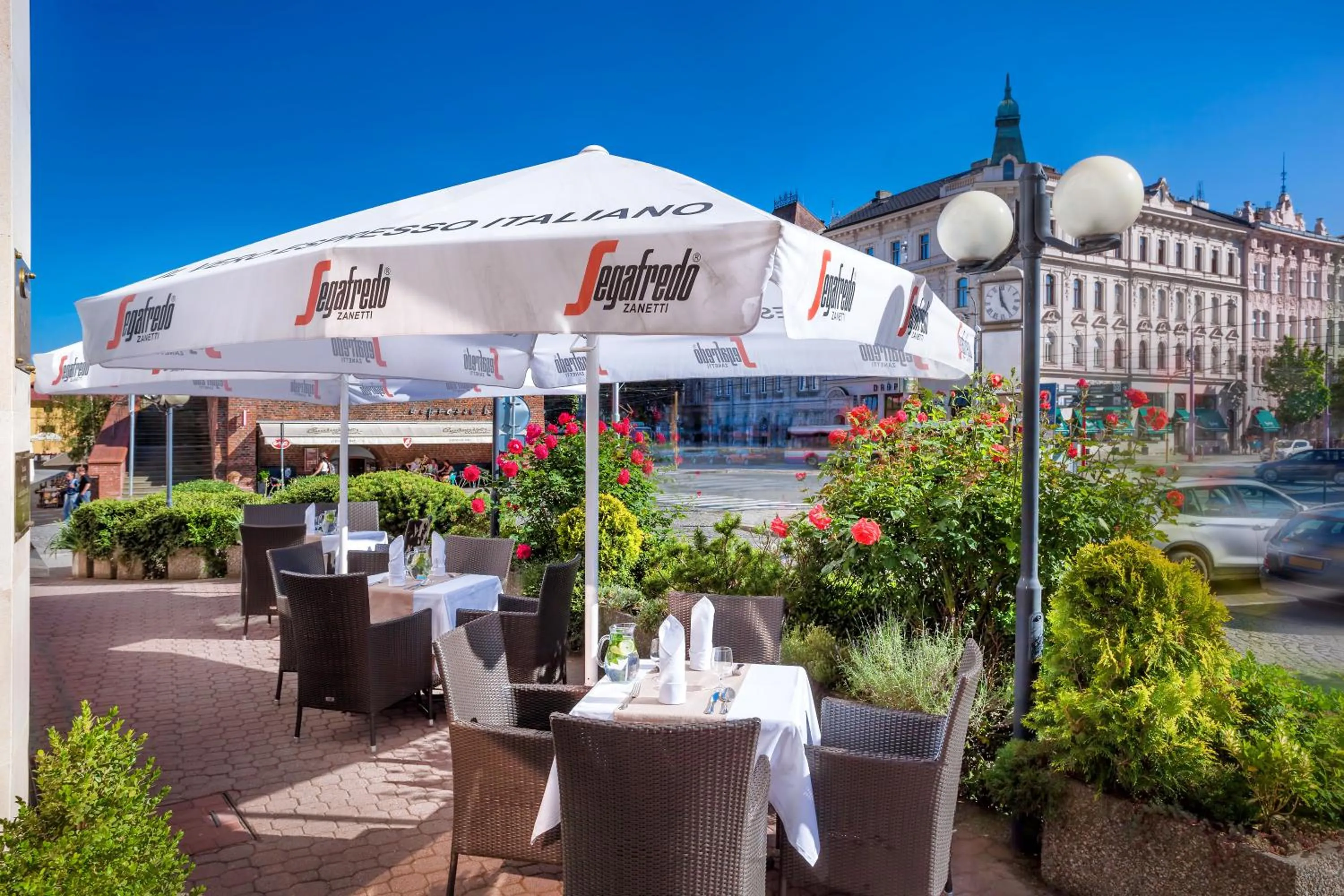 Restaurant/places to eat in Hotel Trinity