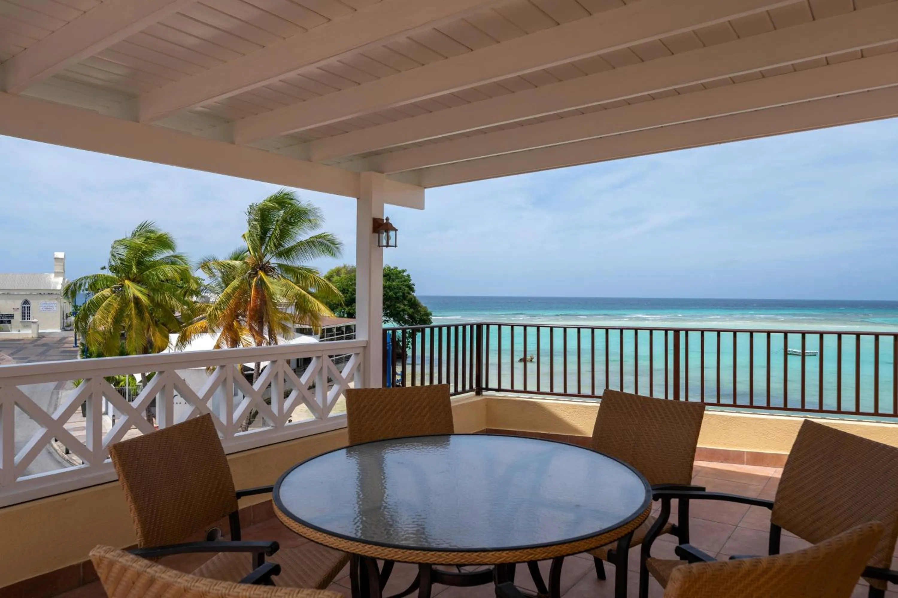 Area and facilities in Yellow Bird Hotel