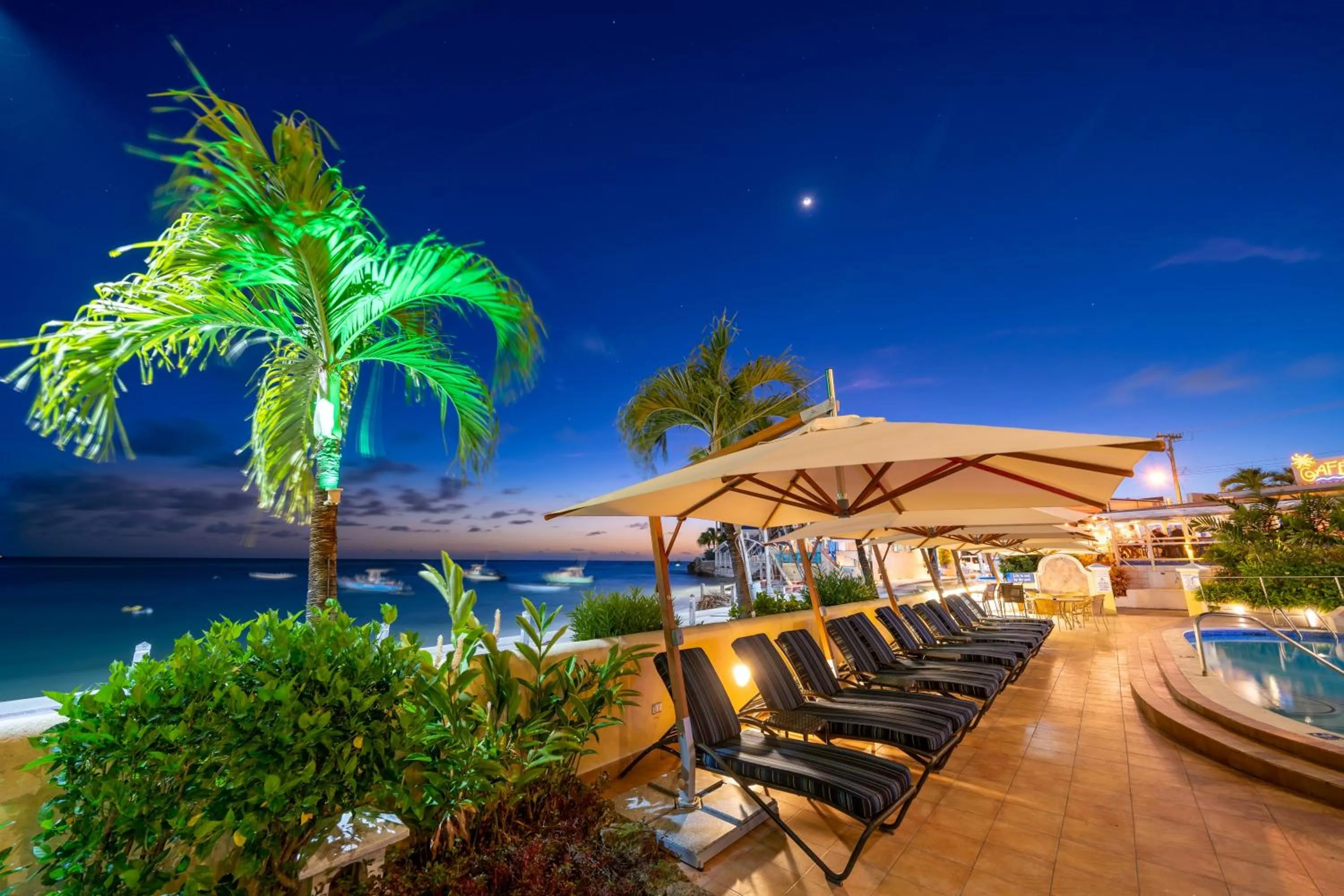 Swimming pool in Yellow Bird Hotel