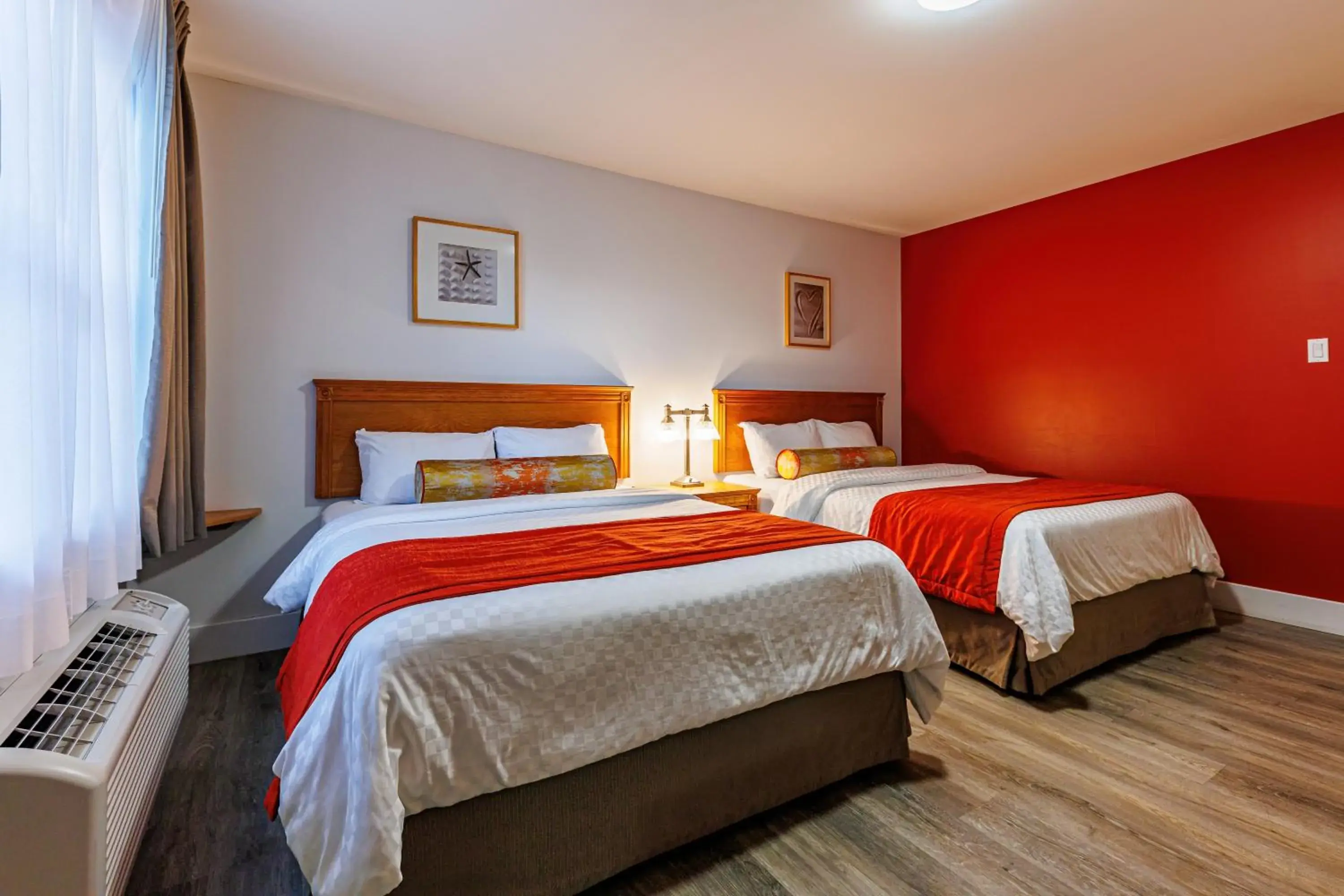 Queen Studio with Two Queen Beds in Hôtel-Motel Castel de la Mer Queen Studio with Two Queen Beds in Hôtel-Motel Castel de la Mer