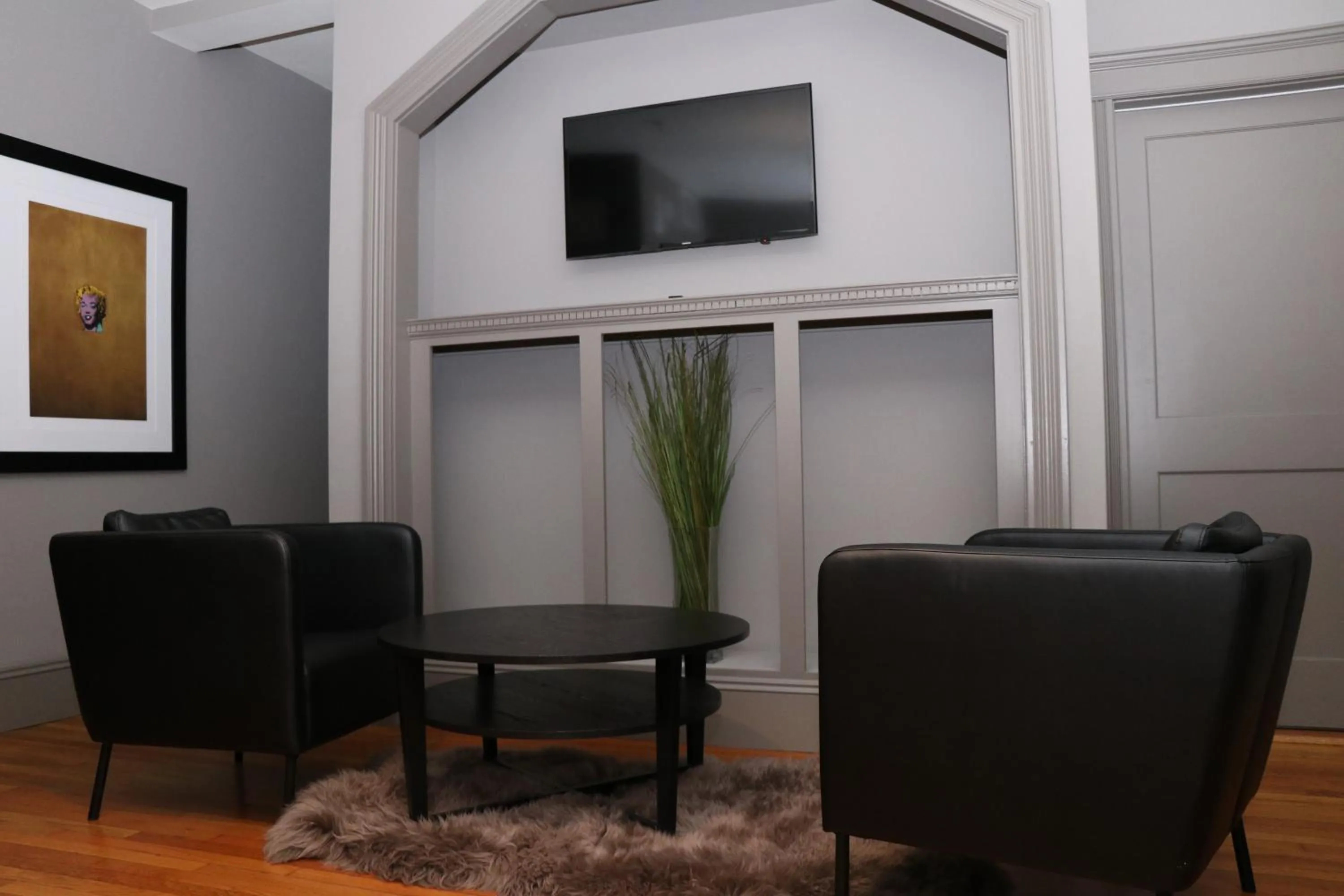 Communal lounge/ TV room in A Stylish Stay w/ a Queen Bed, Heated Floors.. #3