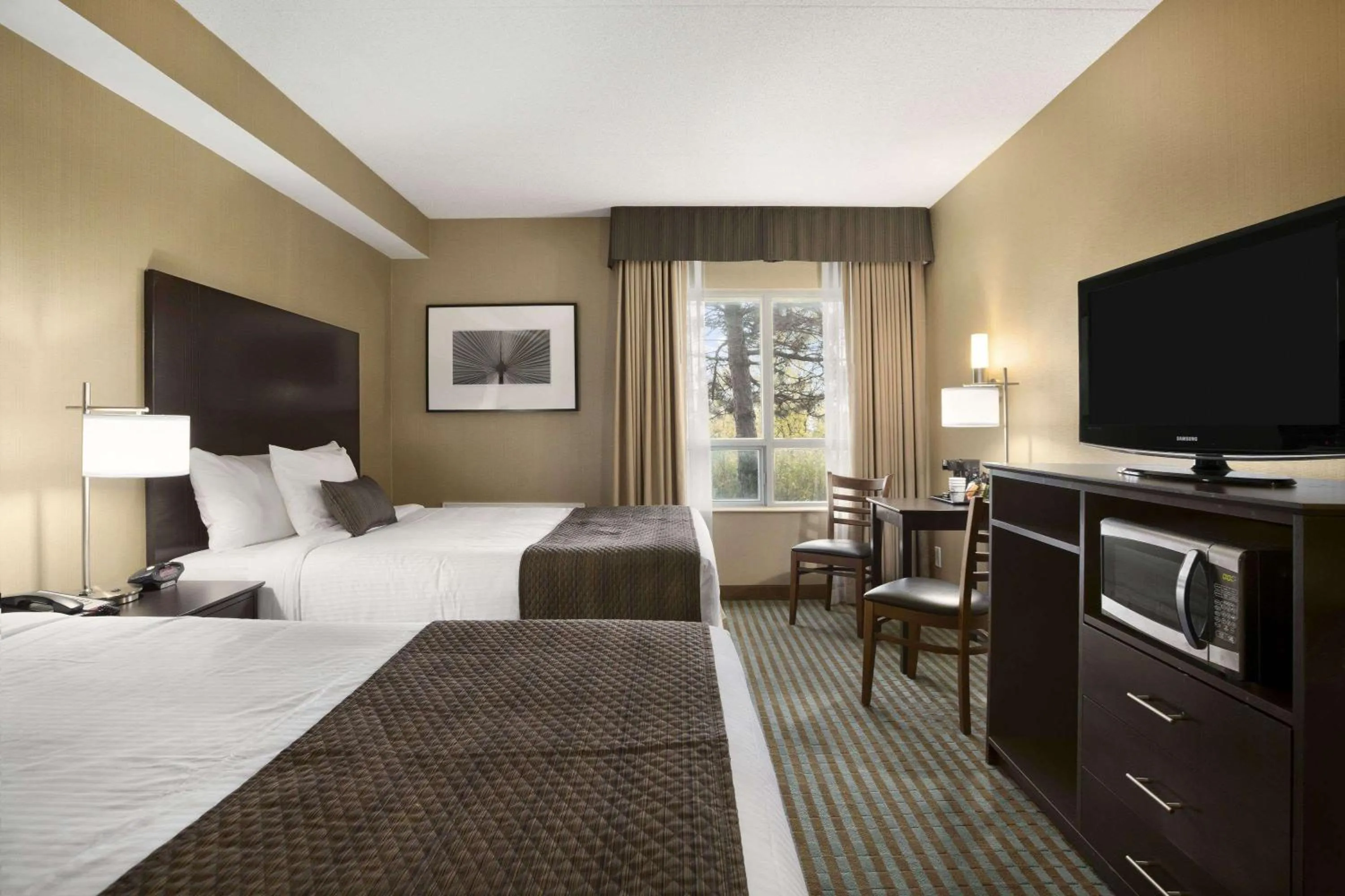 Photo of the whole room, Bed in Days Inn by Wyndham Stouffville