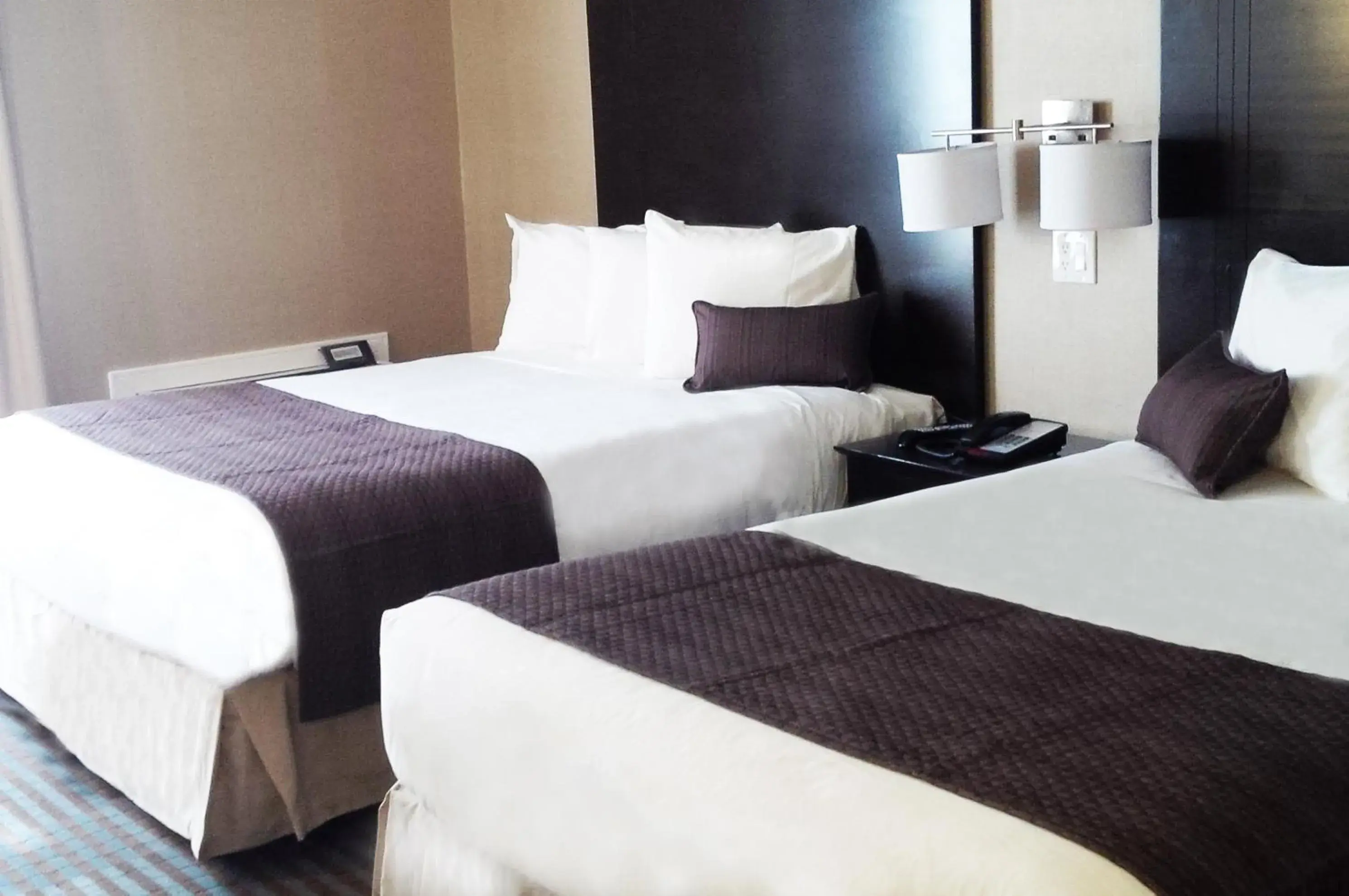 Queen Room with Two Queen Beds - Non-Smoking in Days Inn by Wyndham Stouffville Queen Room with Two Queen Beds - Non-Smoking in Days Inn by Wyndham Stouffville