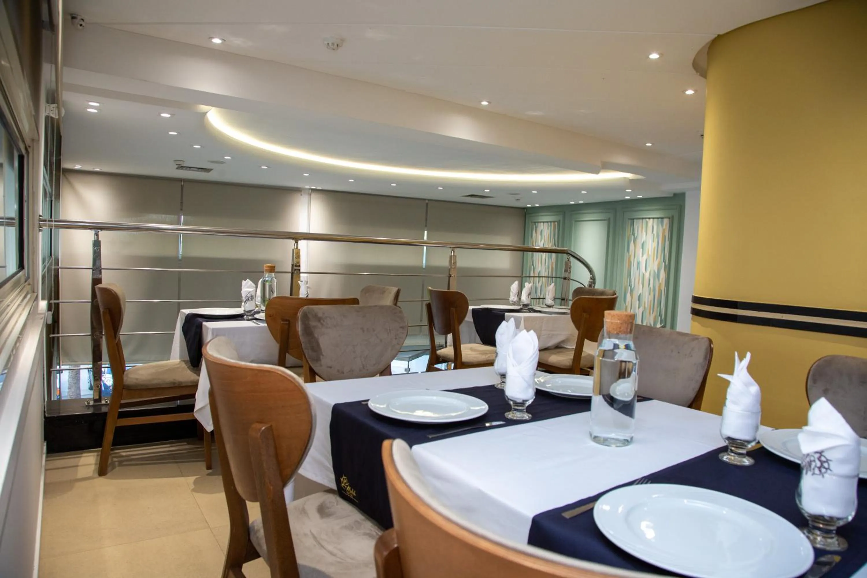 Restaurant/places to eat in Malak Hotel