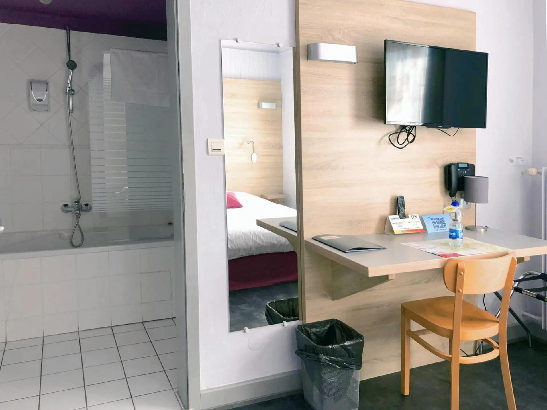 Bedroom, Bed in logis hôtel restaurant Le rendez-vous des Copains