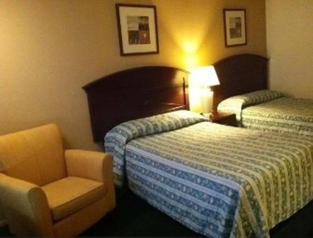 Bedroom in Express Inn Thomson